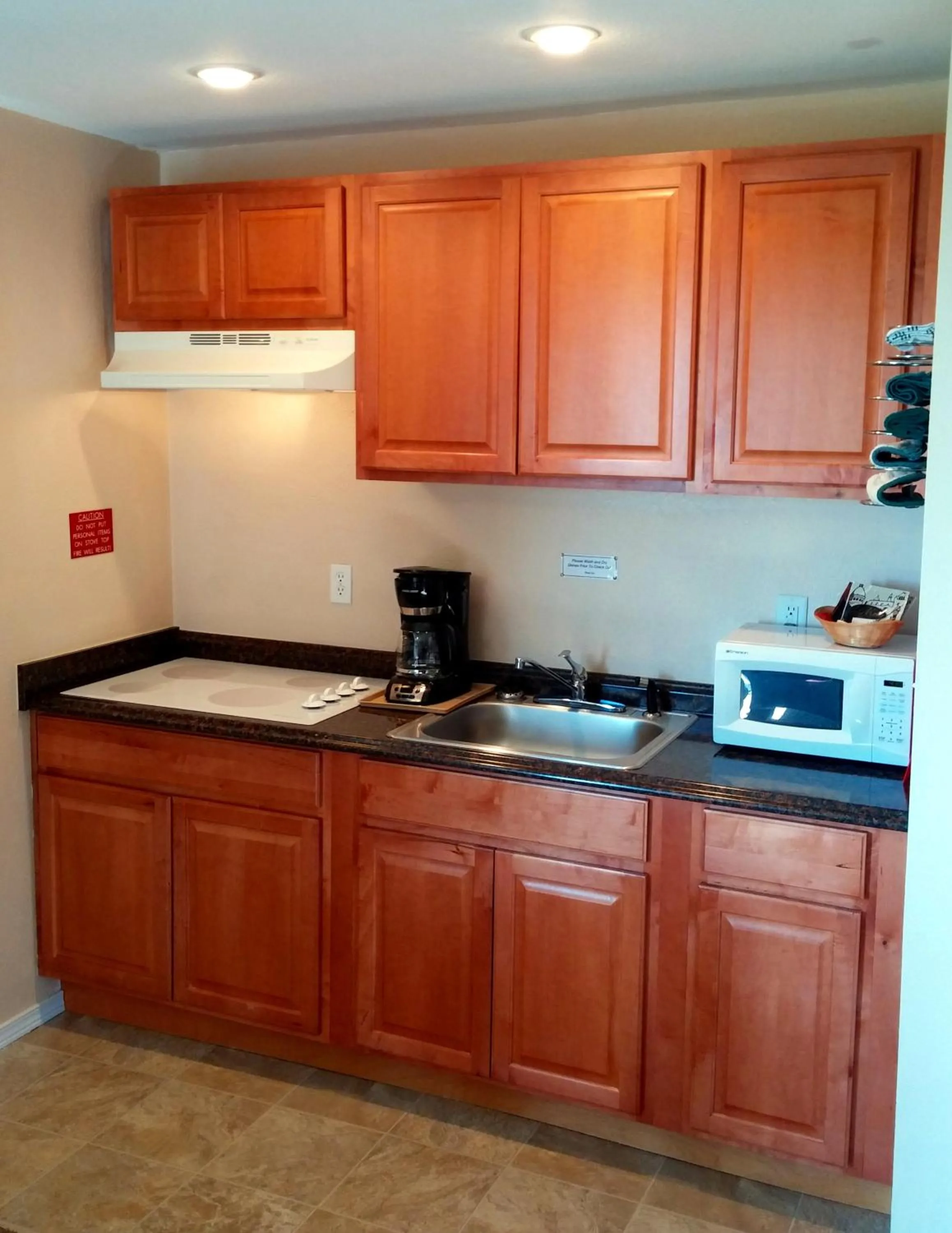 Kitchen or kitchenette in Silver Sands