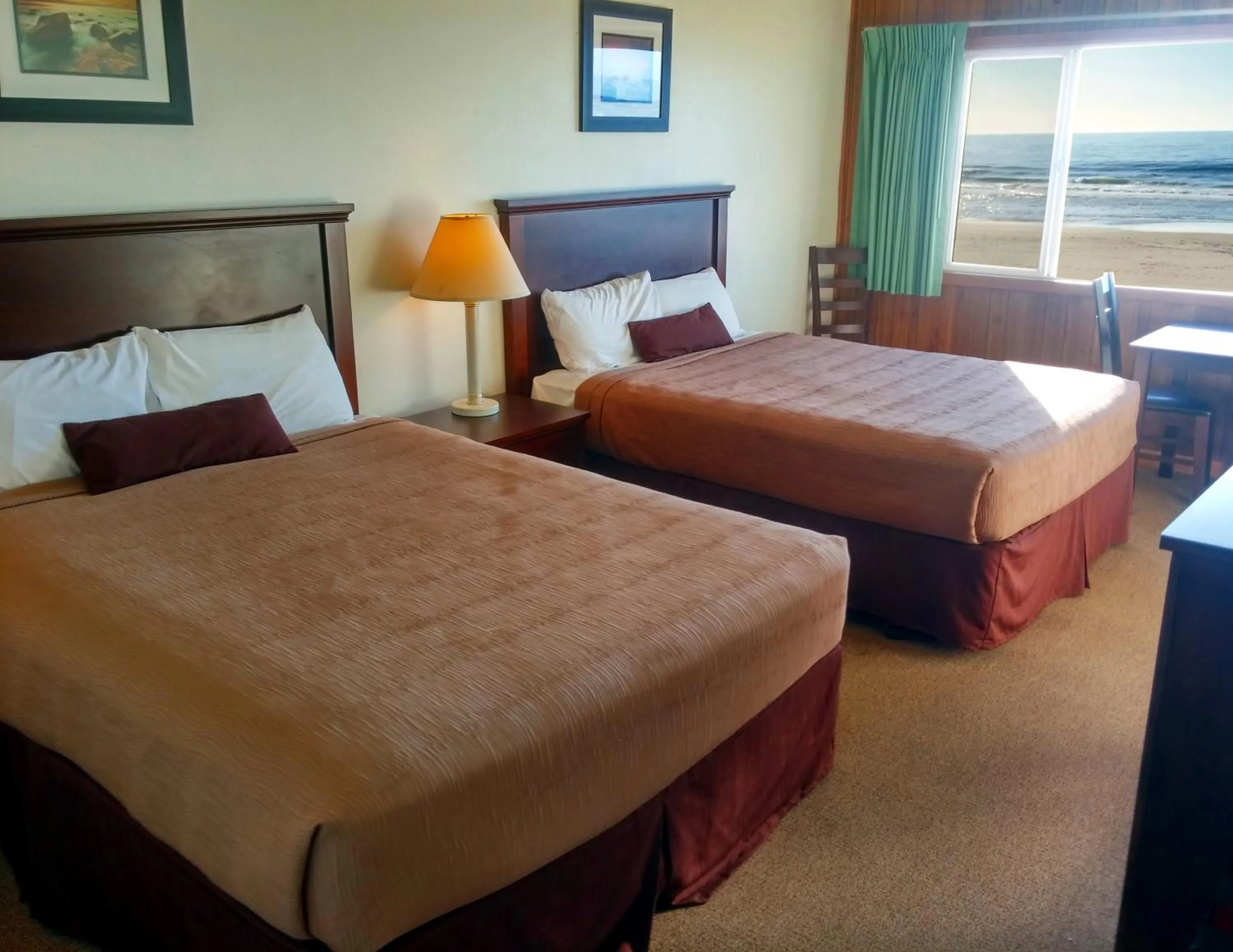 Bedroom, Bed in Silver Sands