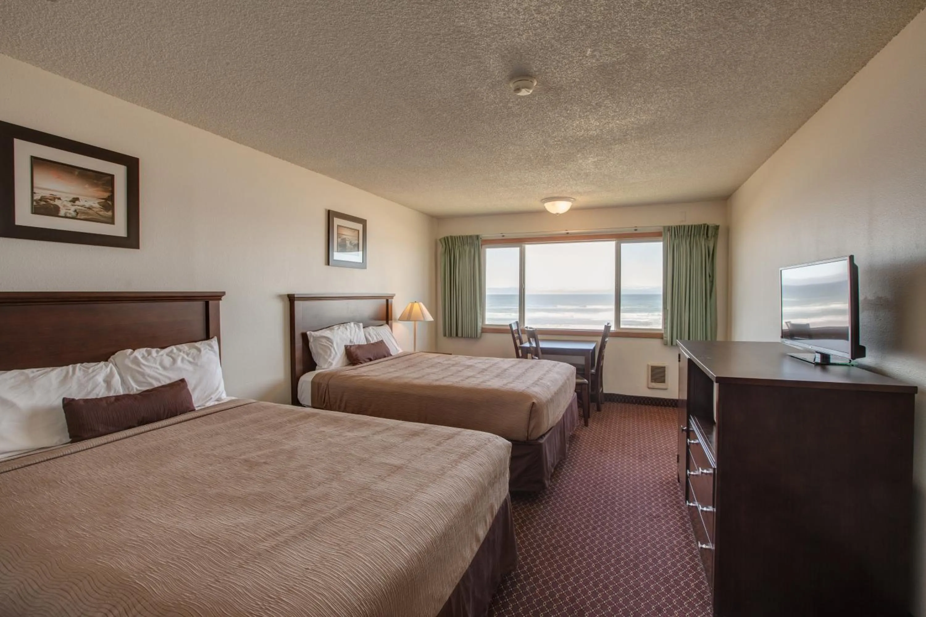 Photo of the whole room, Bed in Silver Sands