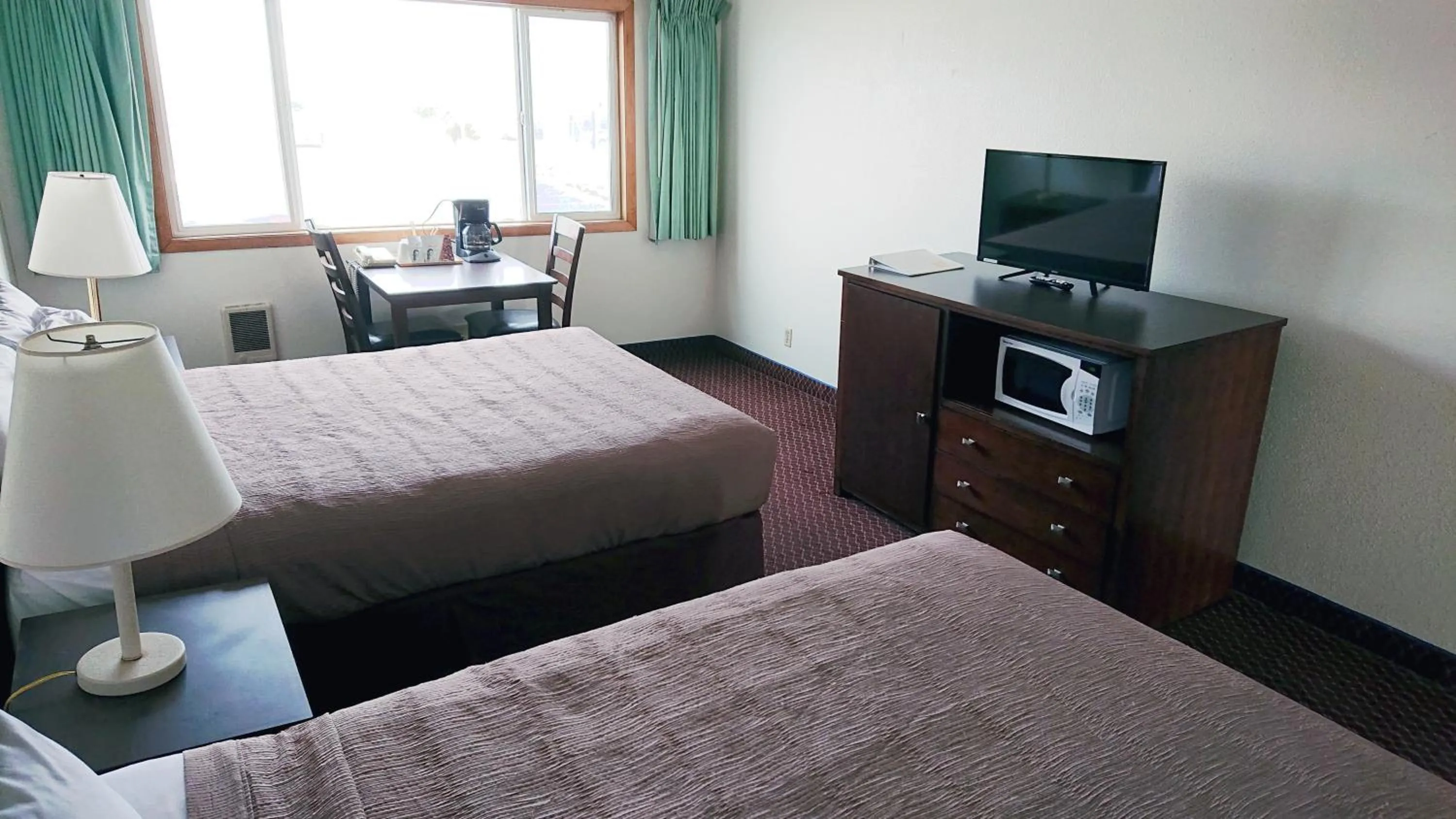 Photo of the whole room, Bed in Silver Sands