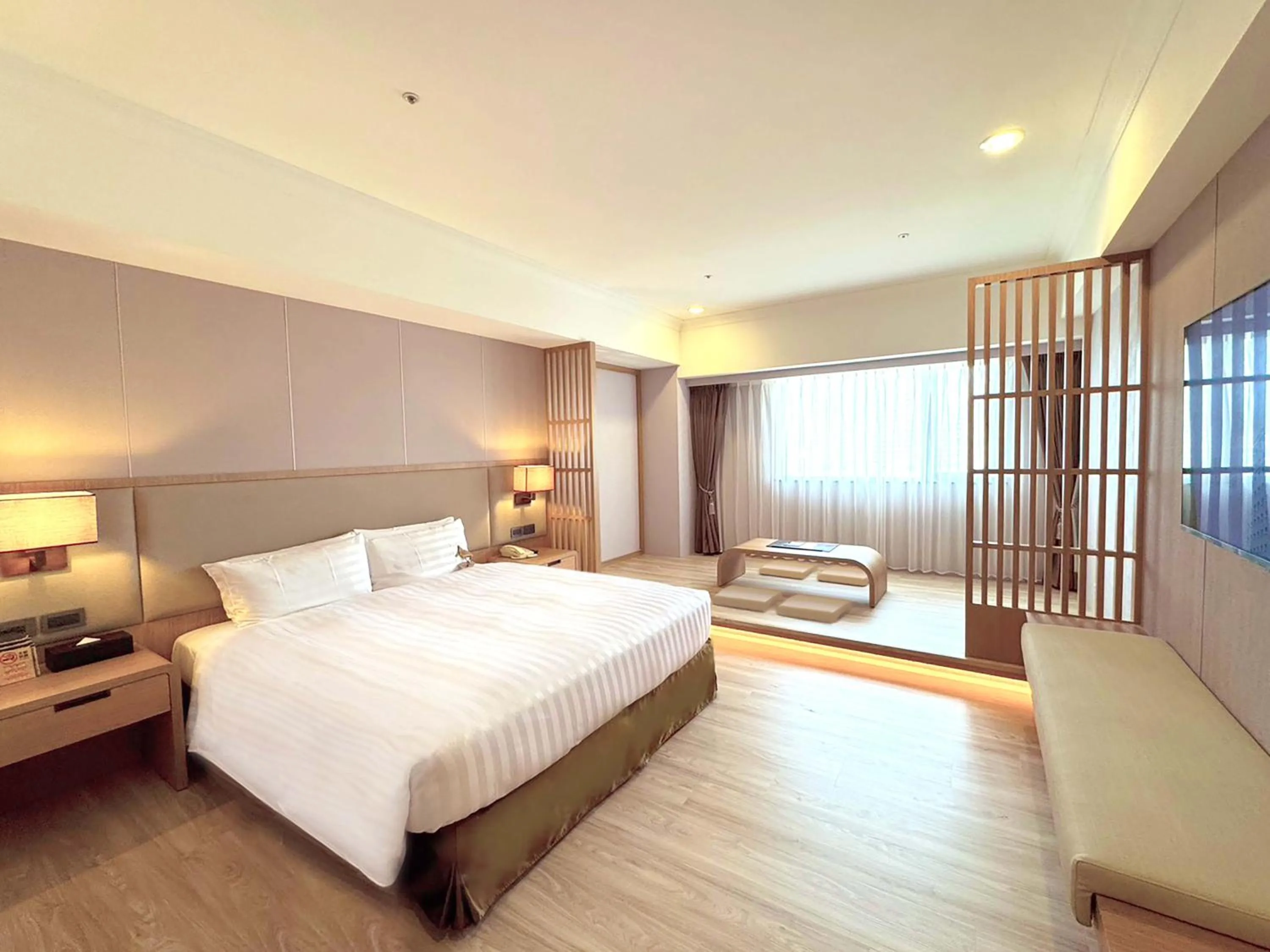 Photo of the whole room, Bed in Fushin Hotel - Tainan