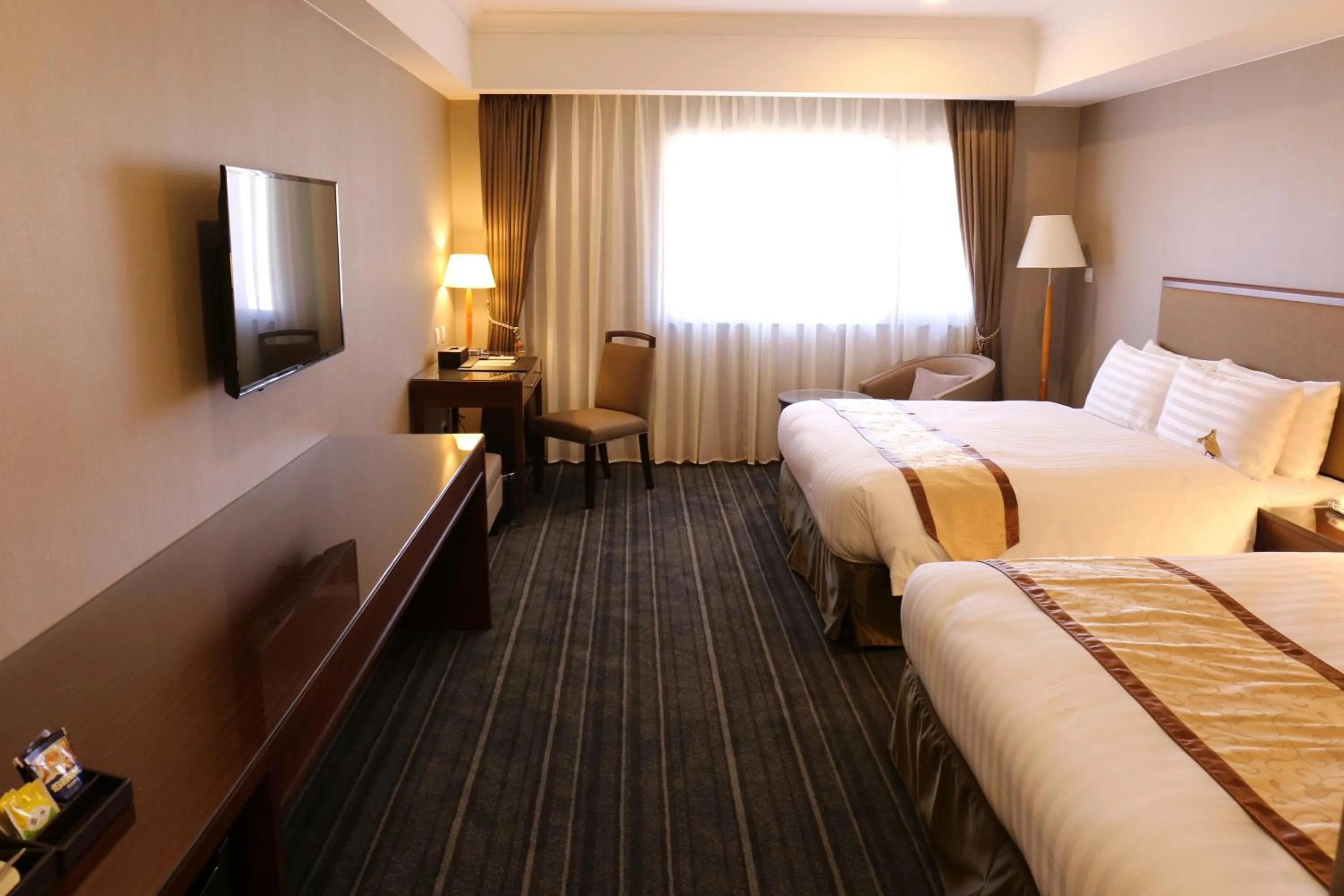 Photo of the whole room, Bed in Fushin Hotel - Tainan