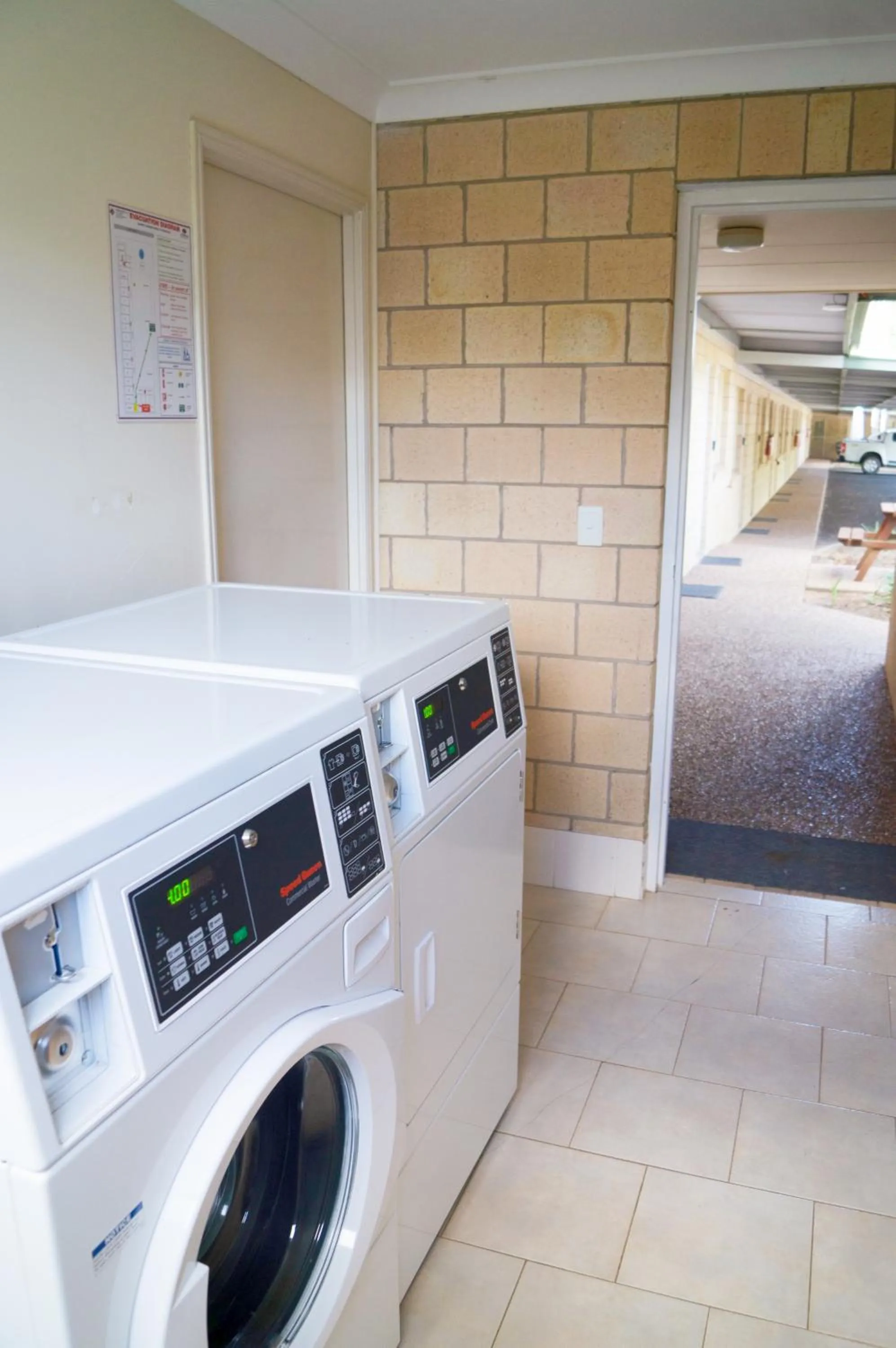 washing machine in Jacaranda Country Motel