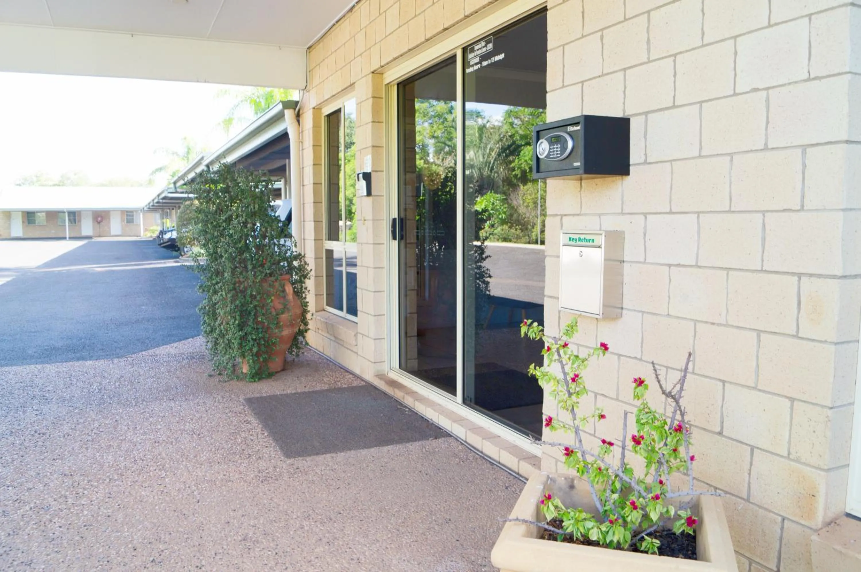 Property building in Jacaranda Country Motel