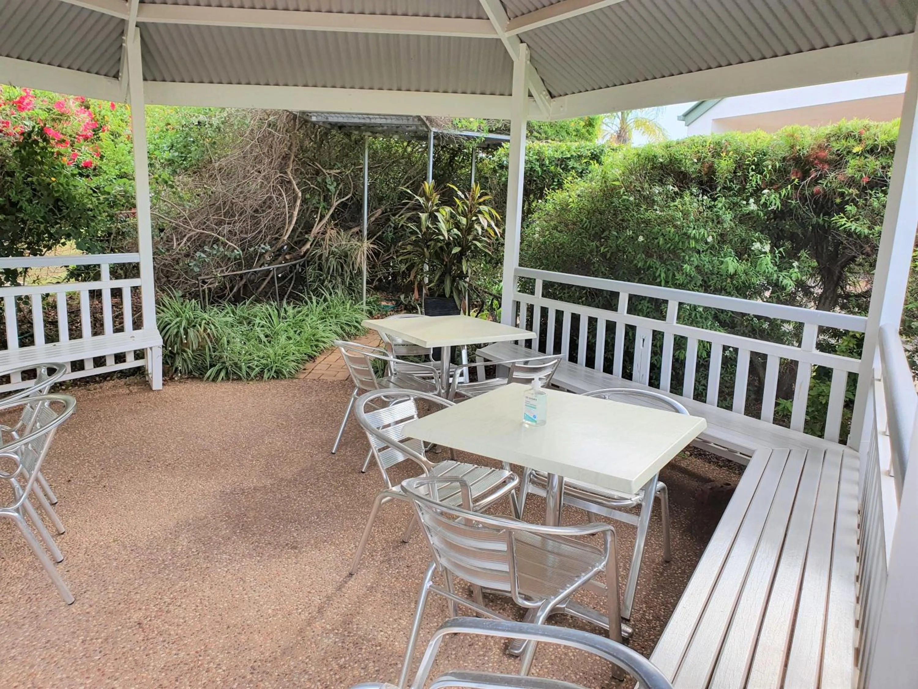 BBQ facilities in Jacaranda Country Motel