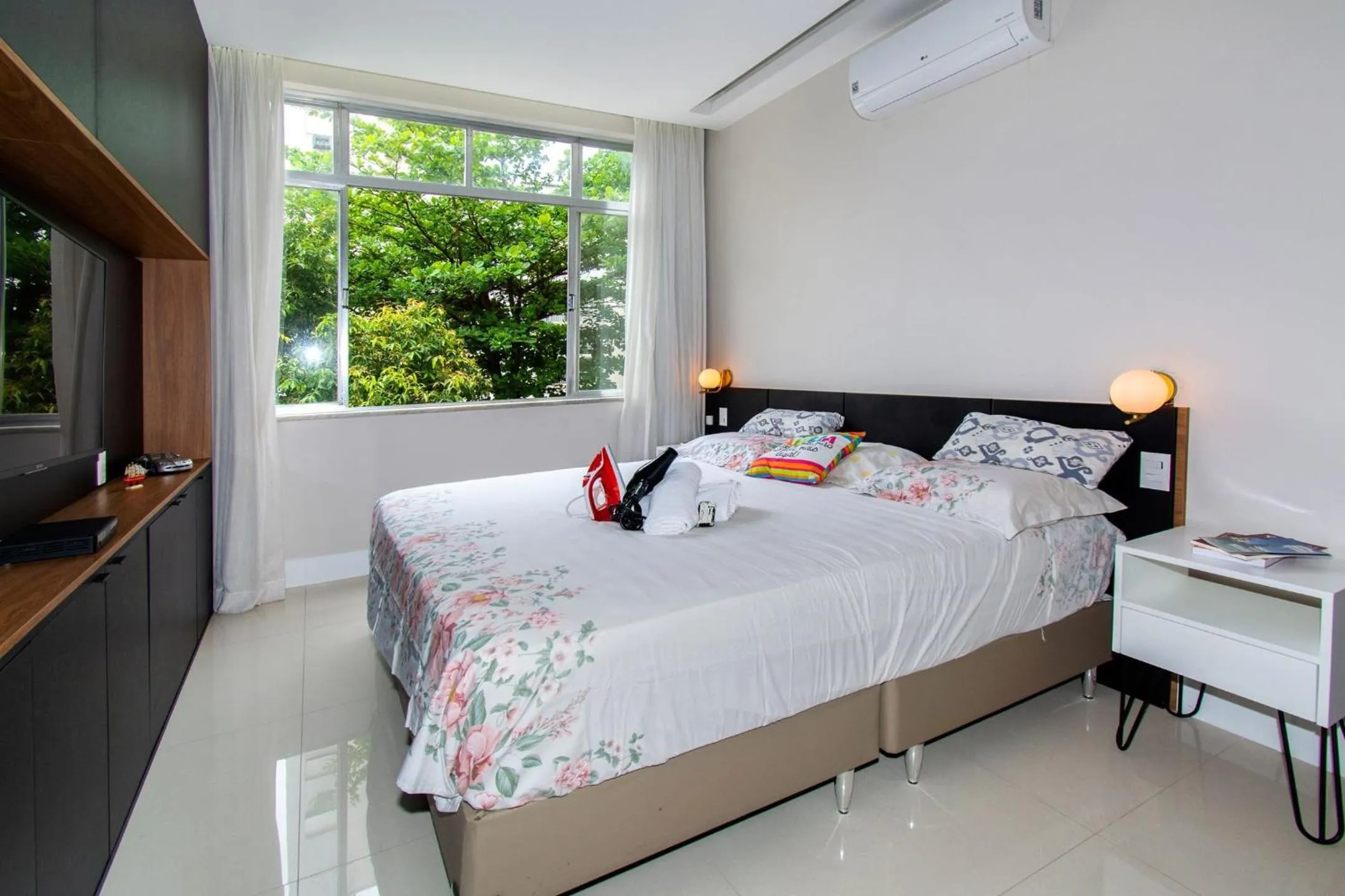 Photo of the whole room, Bed in Garota de Ipanema - Luxo e Praia
