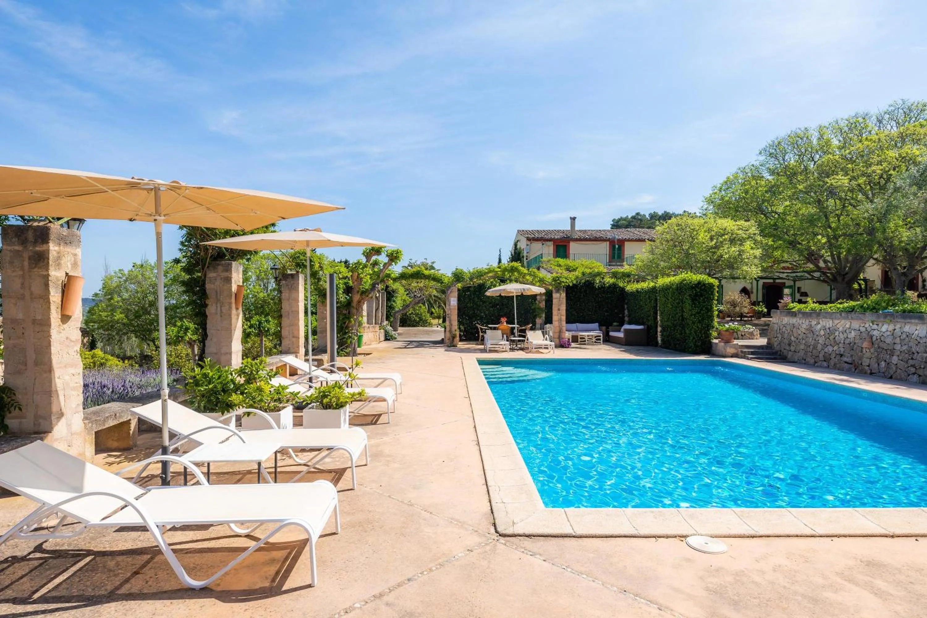 Property building, Swimming Pool in Sa Rota den Palerm