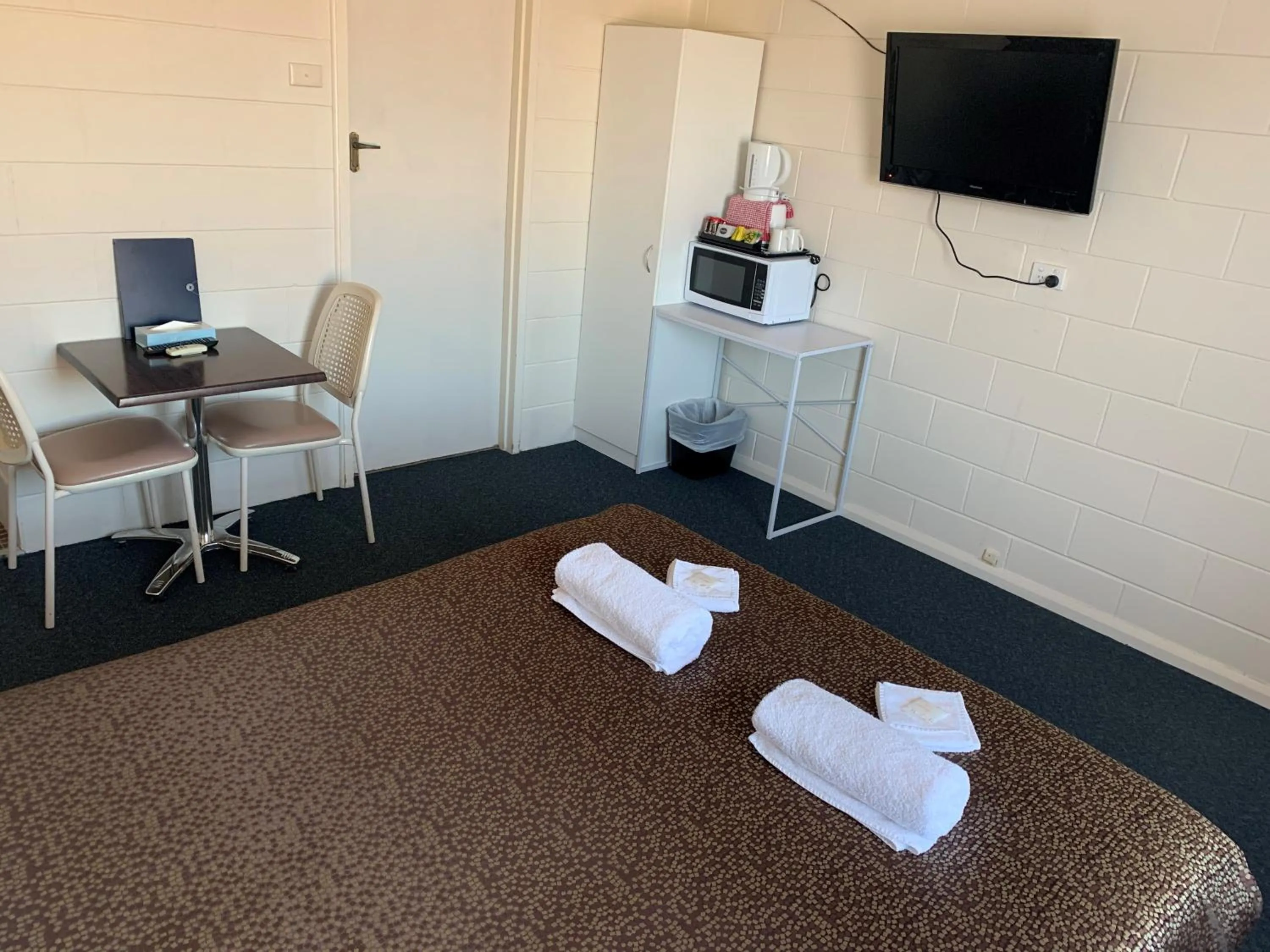 Bed in East West Motel Ceduna