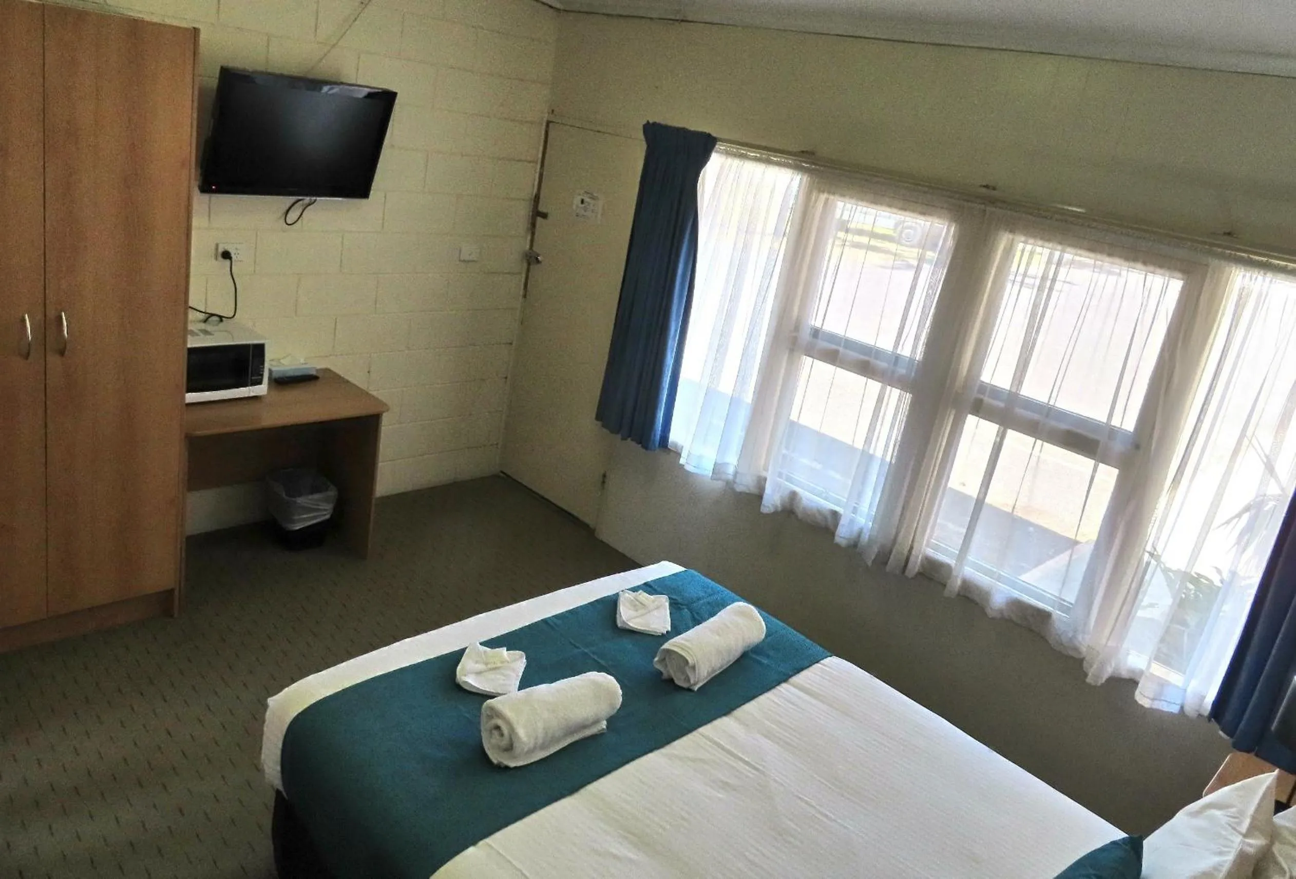 Bed in East West Motel Ceduna