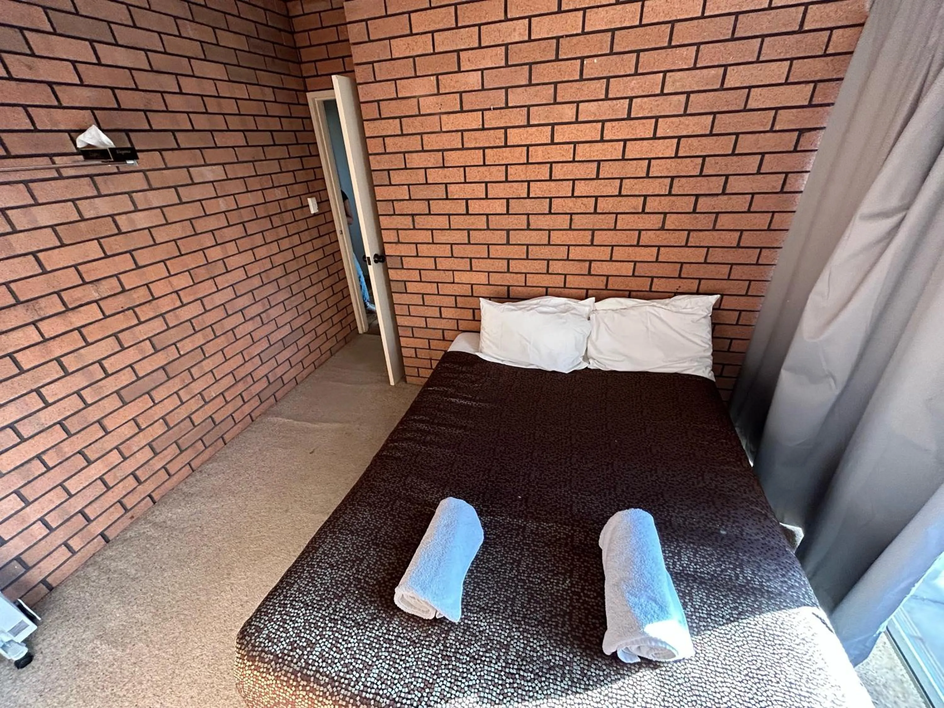 Bed in East West Motel Ceduna