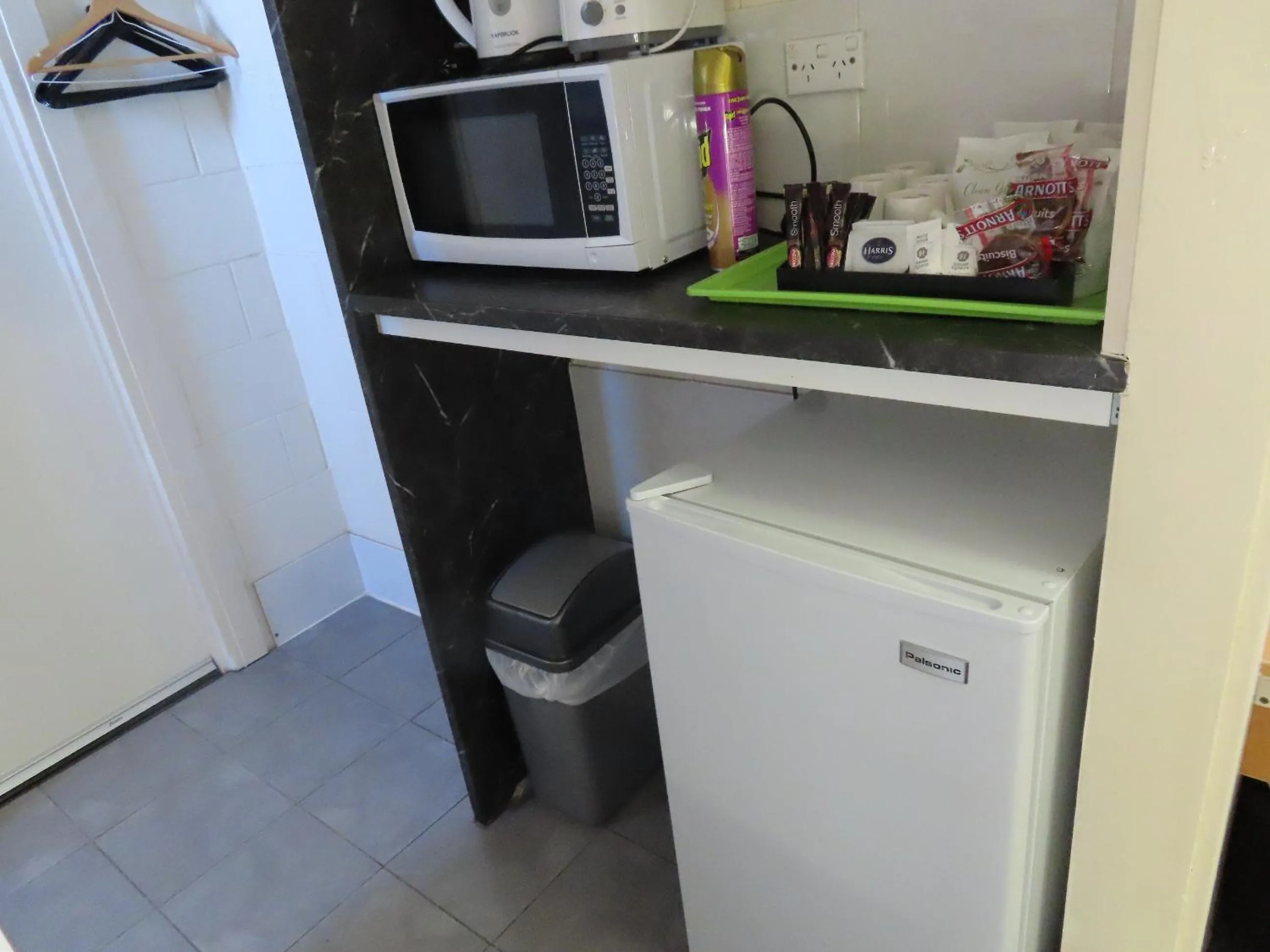 Coffee/tea facilities in East West Motel Ceduna