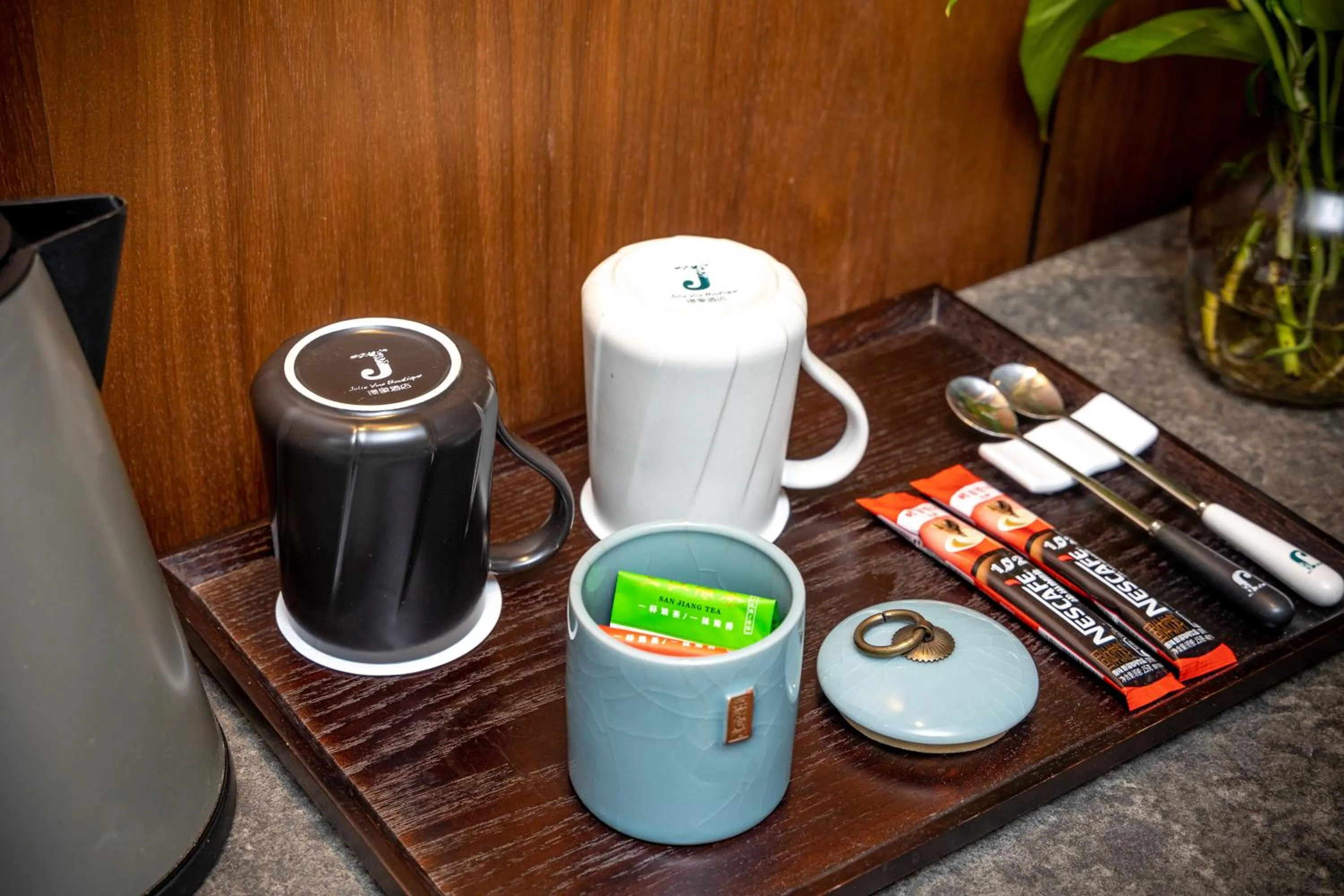 Coffee/tea facilities in Jolie Vue Boutique Hotel Guilin (near Elephant Trunk Hill)