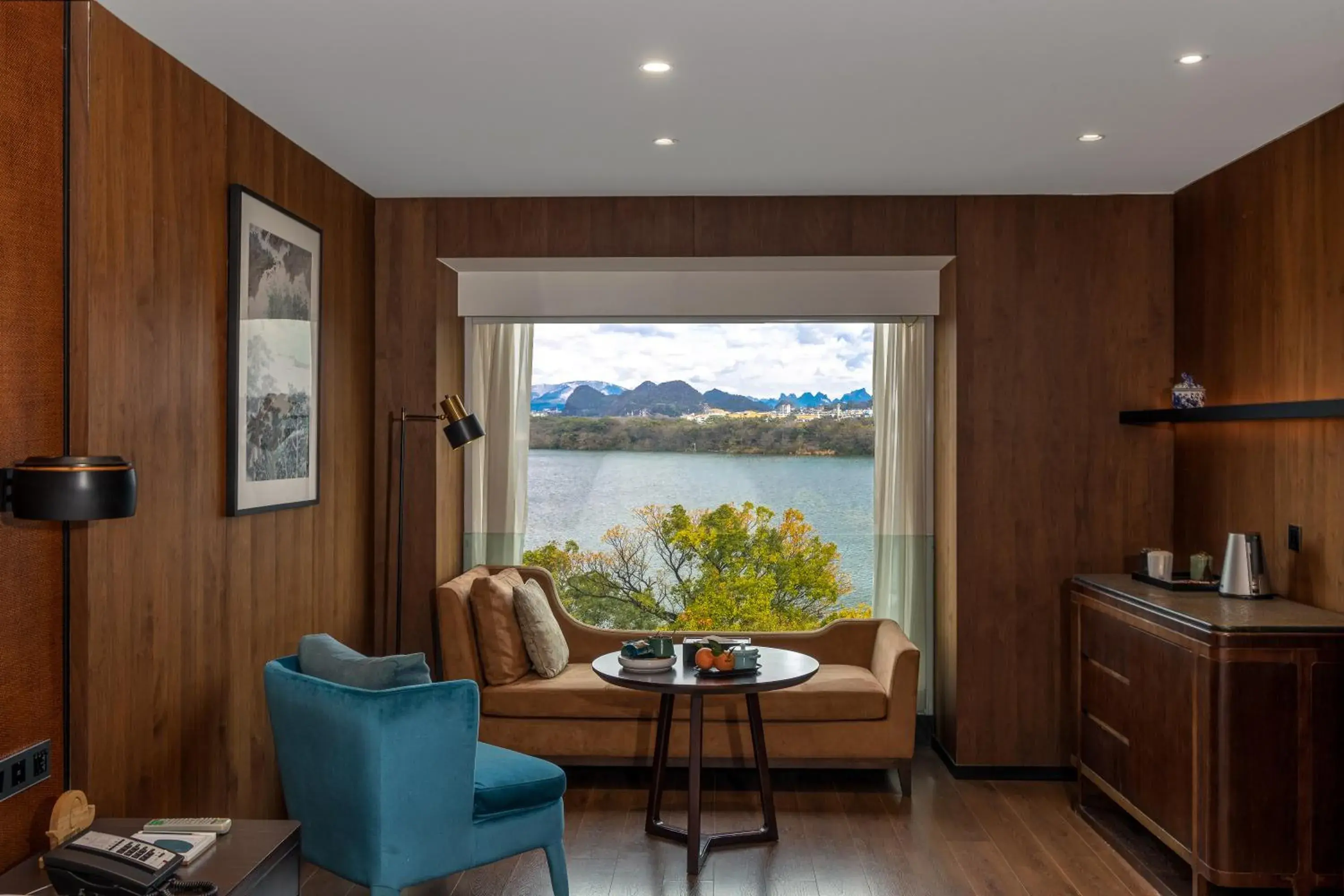 King Room with River View in Jolie Vue Boutique Hotel Guilin (near Elephant Trunk Hill) King Room with River View in Jolie Vue Boutique Hotel Guilin (near Elephant Trunk Hill)