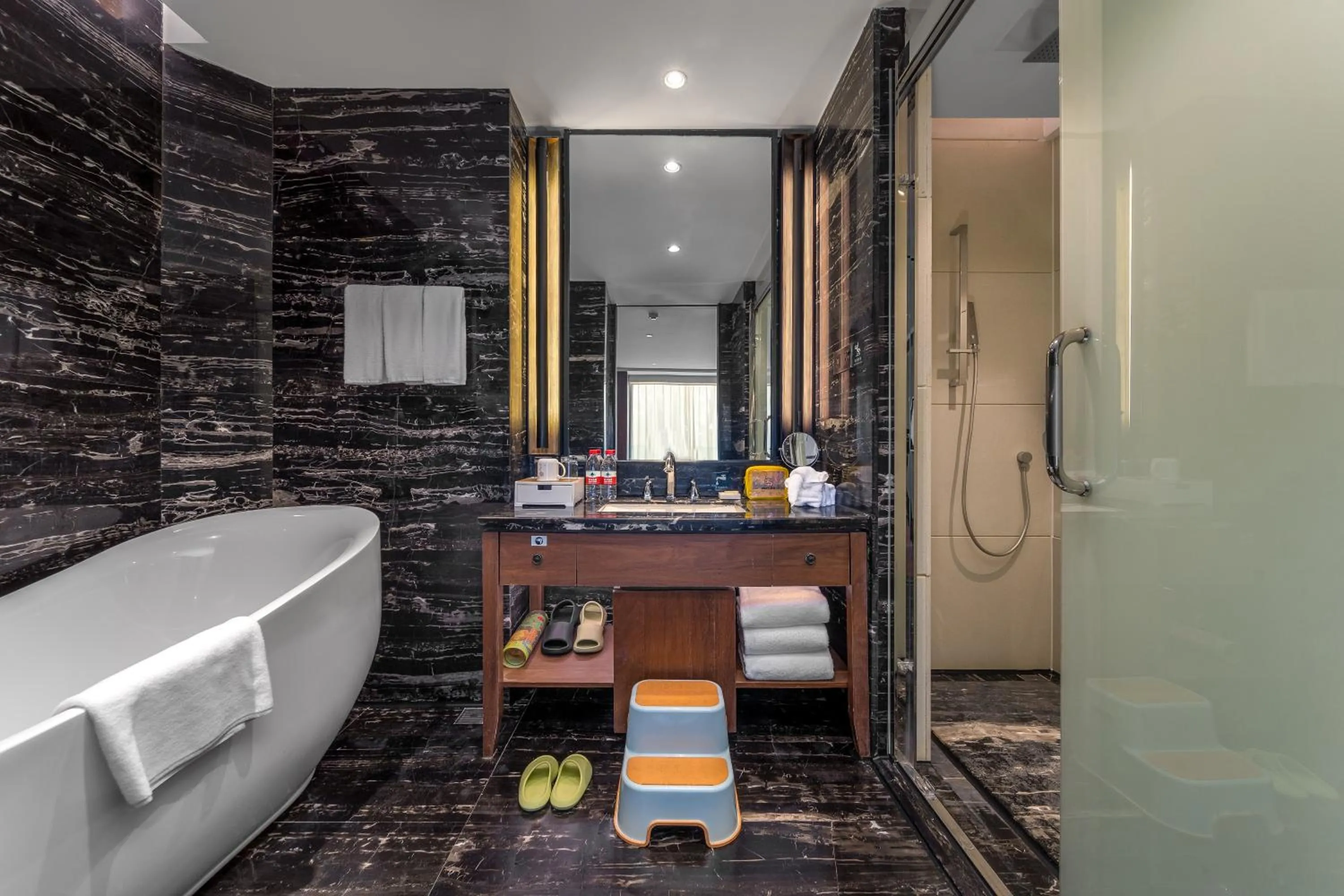 Bathroom in Jolie Vue Boutique Hotel Guilin (near Elephant Trunk Hill)