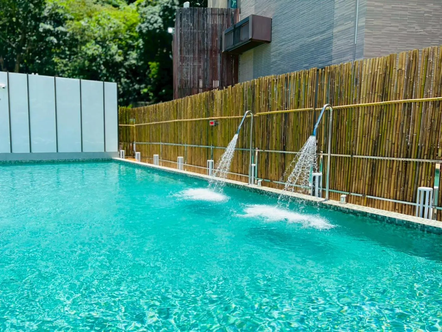 Swimming pool in Chihpen Century Hotel