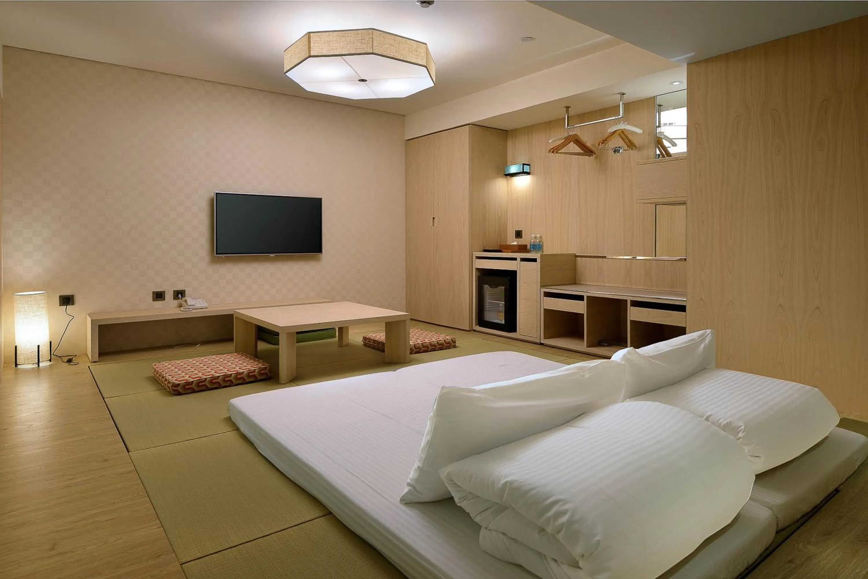 Restaurant/places to eat, Bed in Chihpen Century Hotel