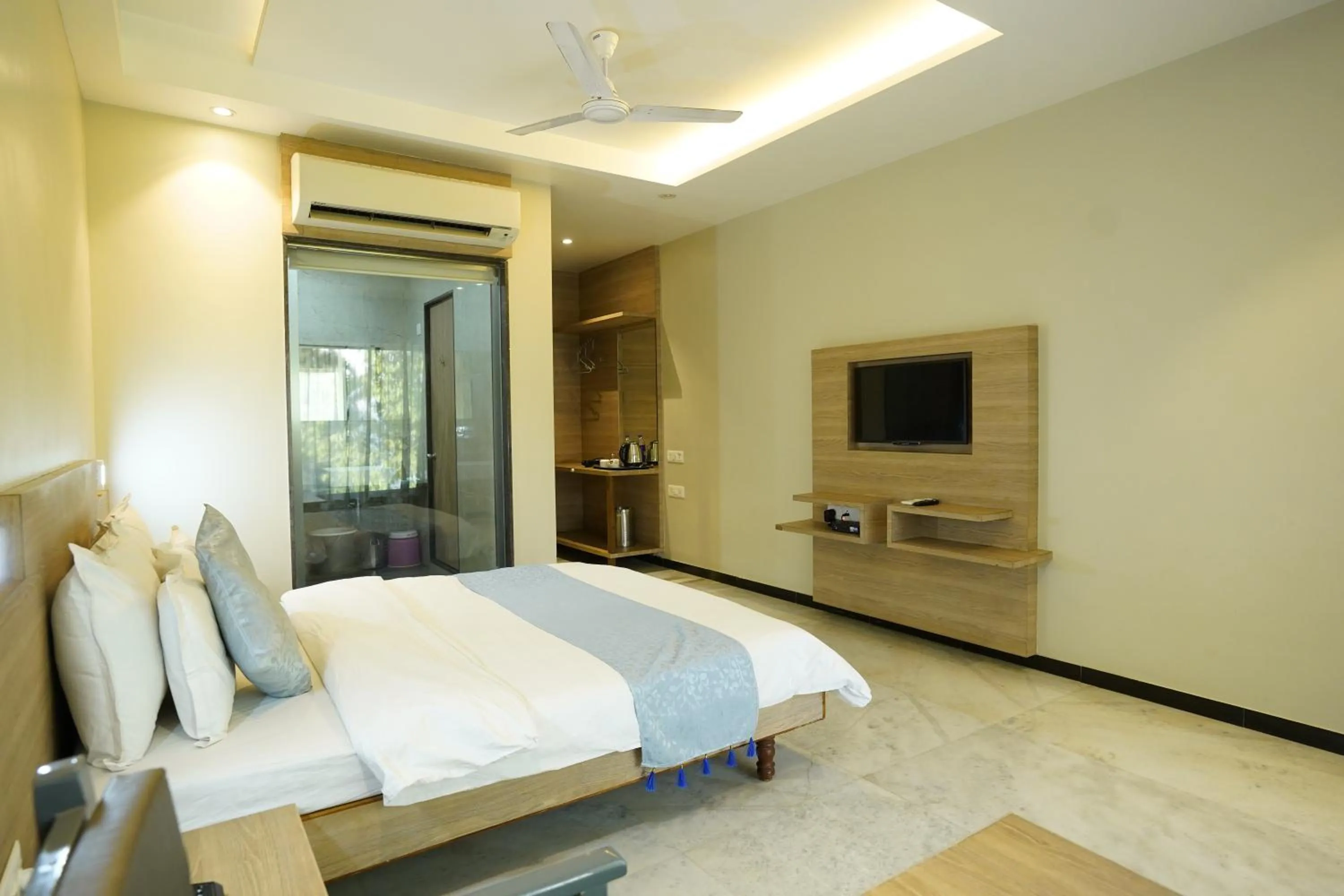 Bed in Hotel Hrushikesh