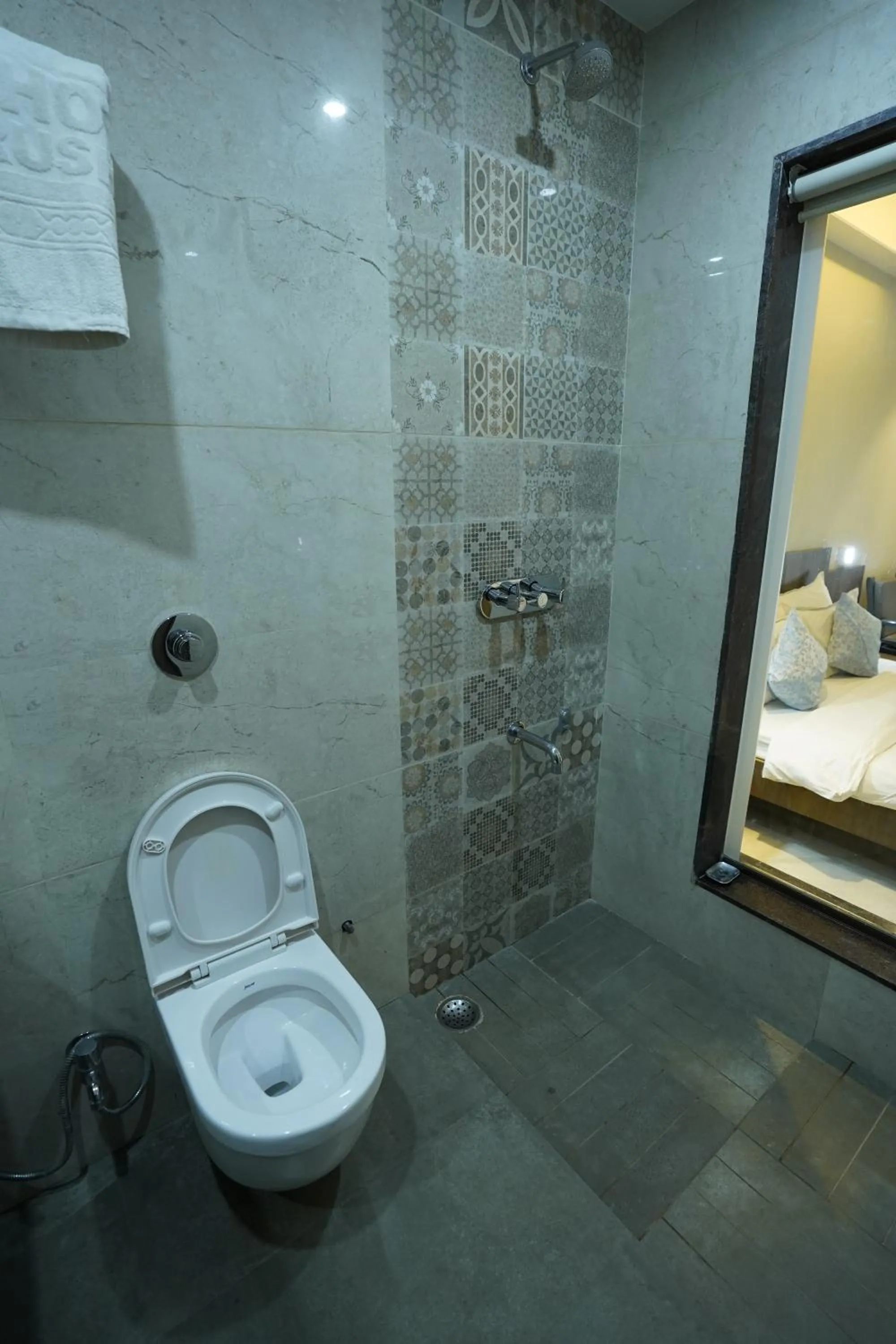 Shower in Hotel Hrushikesh