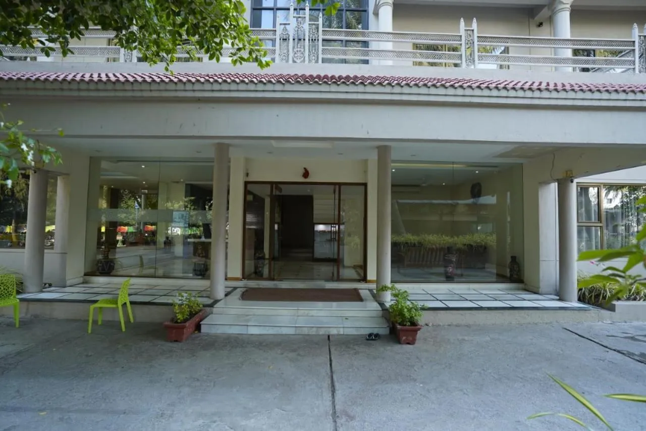 Facade/entrance in Hotel Hrushikesh