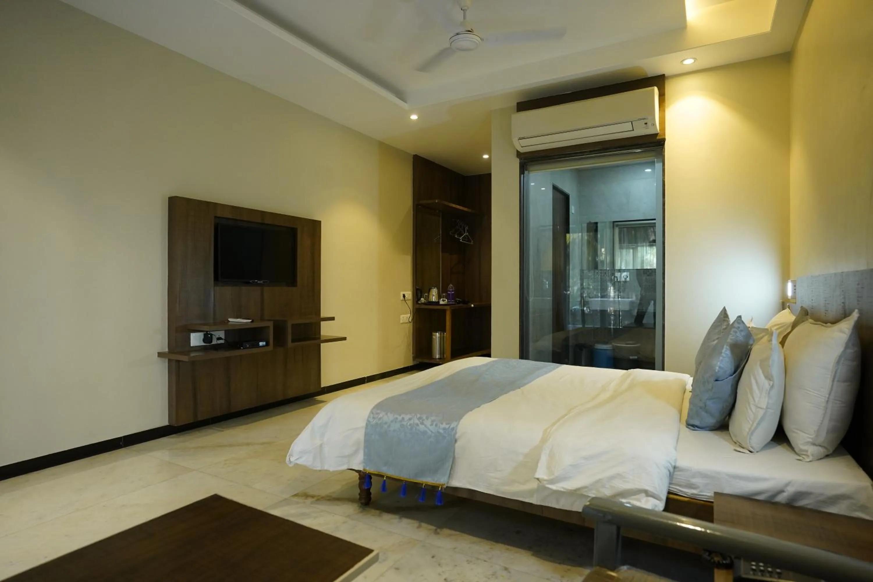 Bed in Hotel Hrushikesh