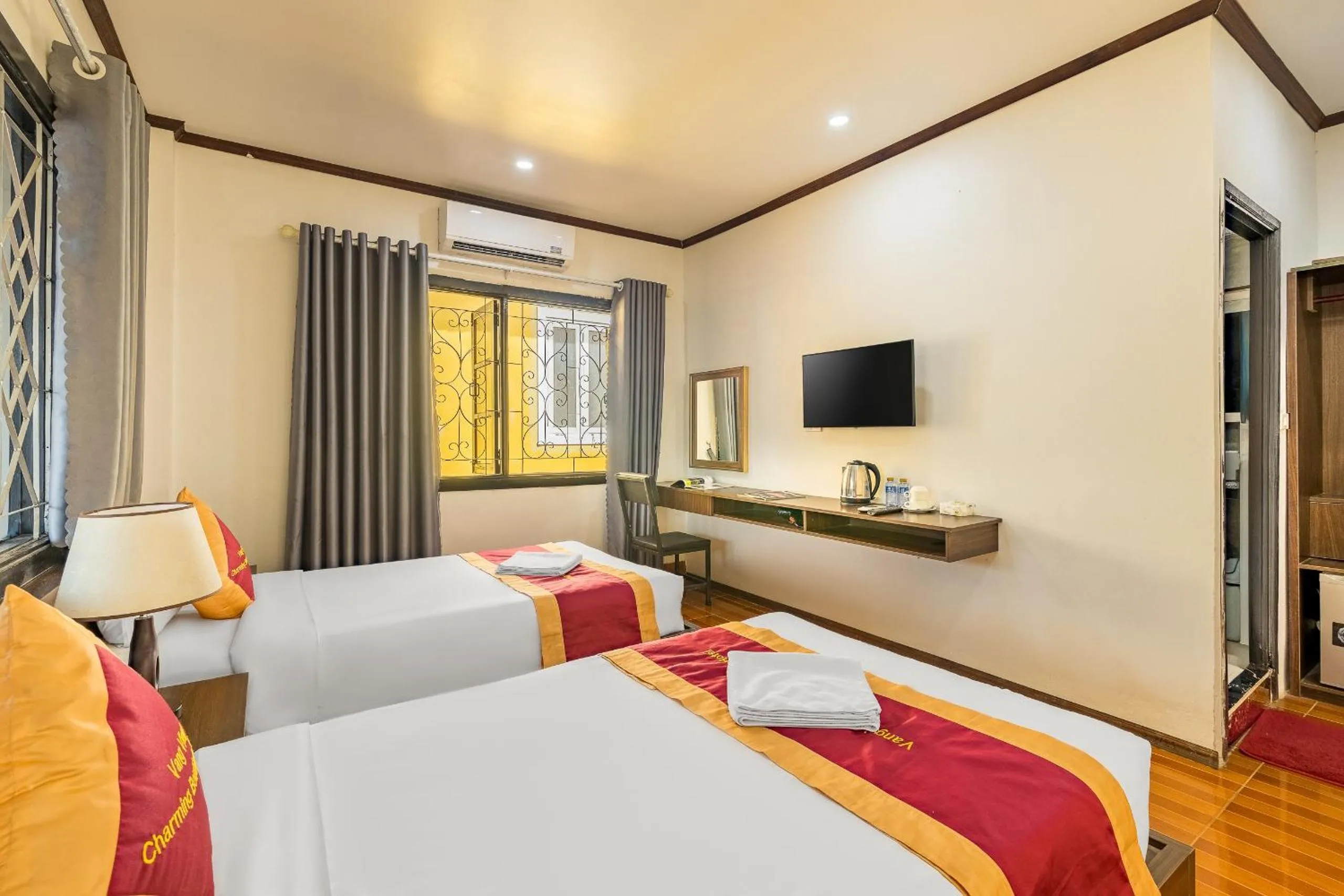 Bed in VangVieng Charming Boutique Hotel