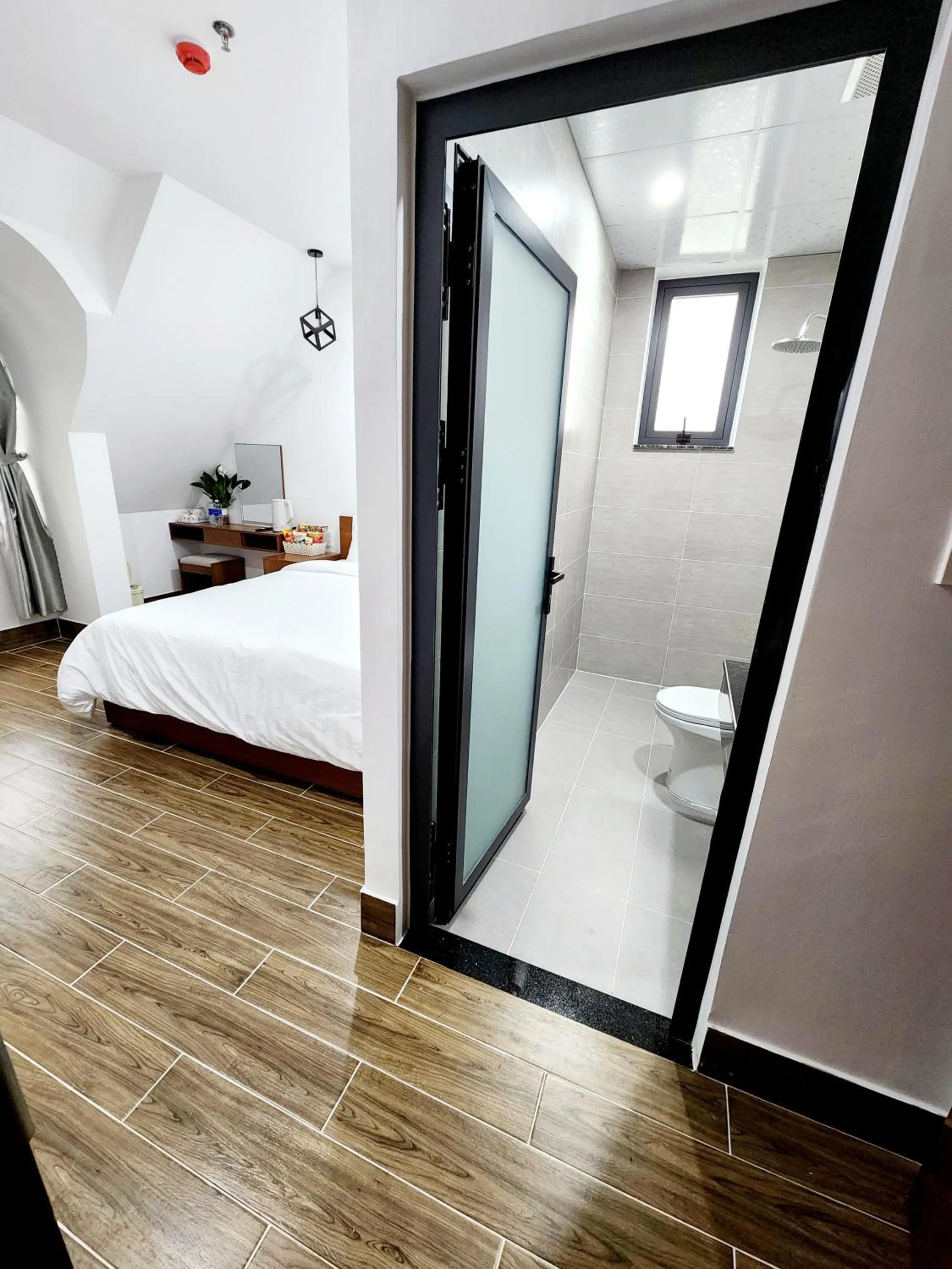 Photo of the whole room, Bed in Happy Bun Hotel Da Lat