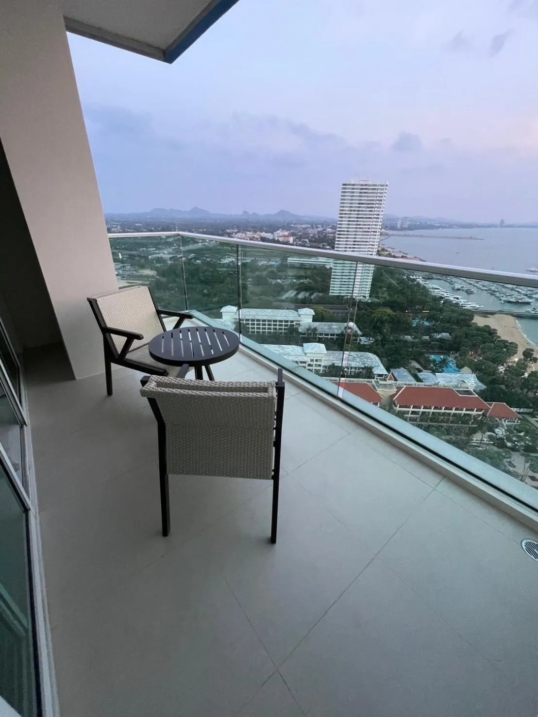 ไวท์ แซนด์ บีช เรสซิเดนซ์ พัทยา(White Sand Beach Residences Pattaya)