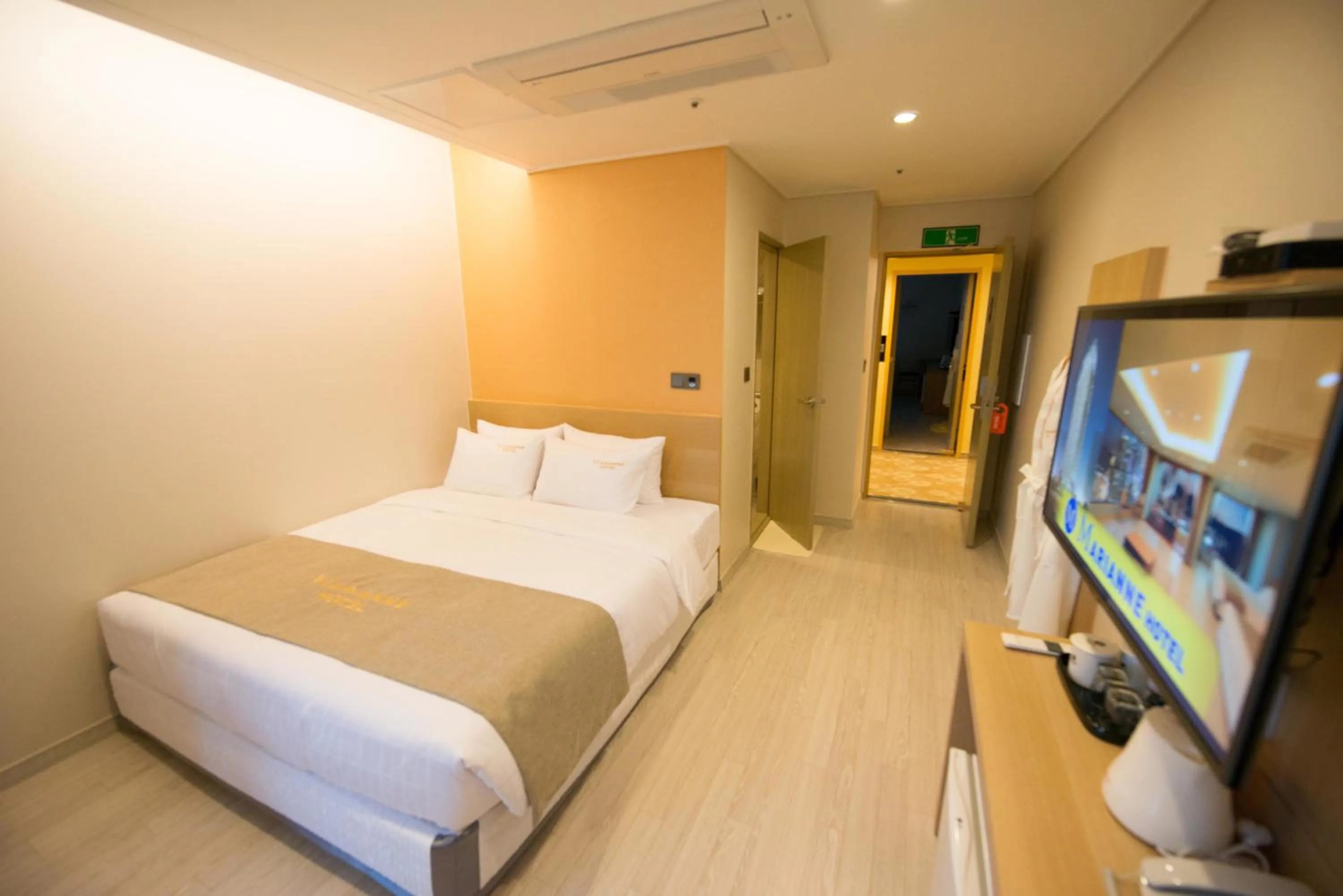 Bedroom, Bed in Haeundae Marianne Hotel