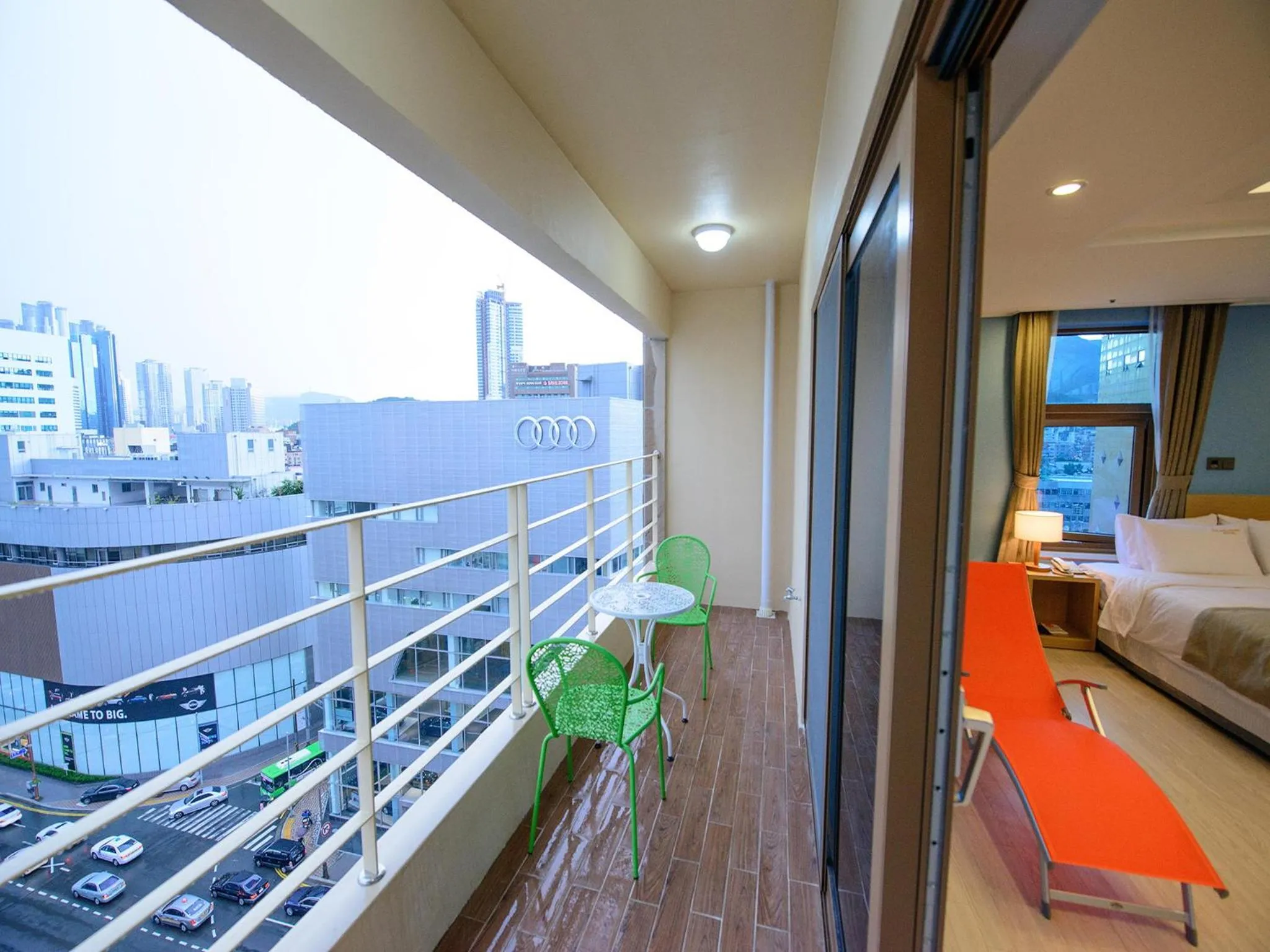 Balcony/Terrace, Bed in Haeundae Marianne Hotel