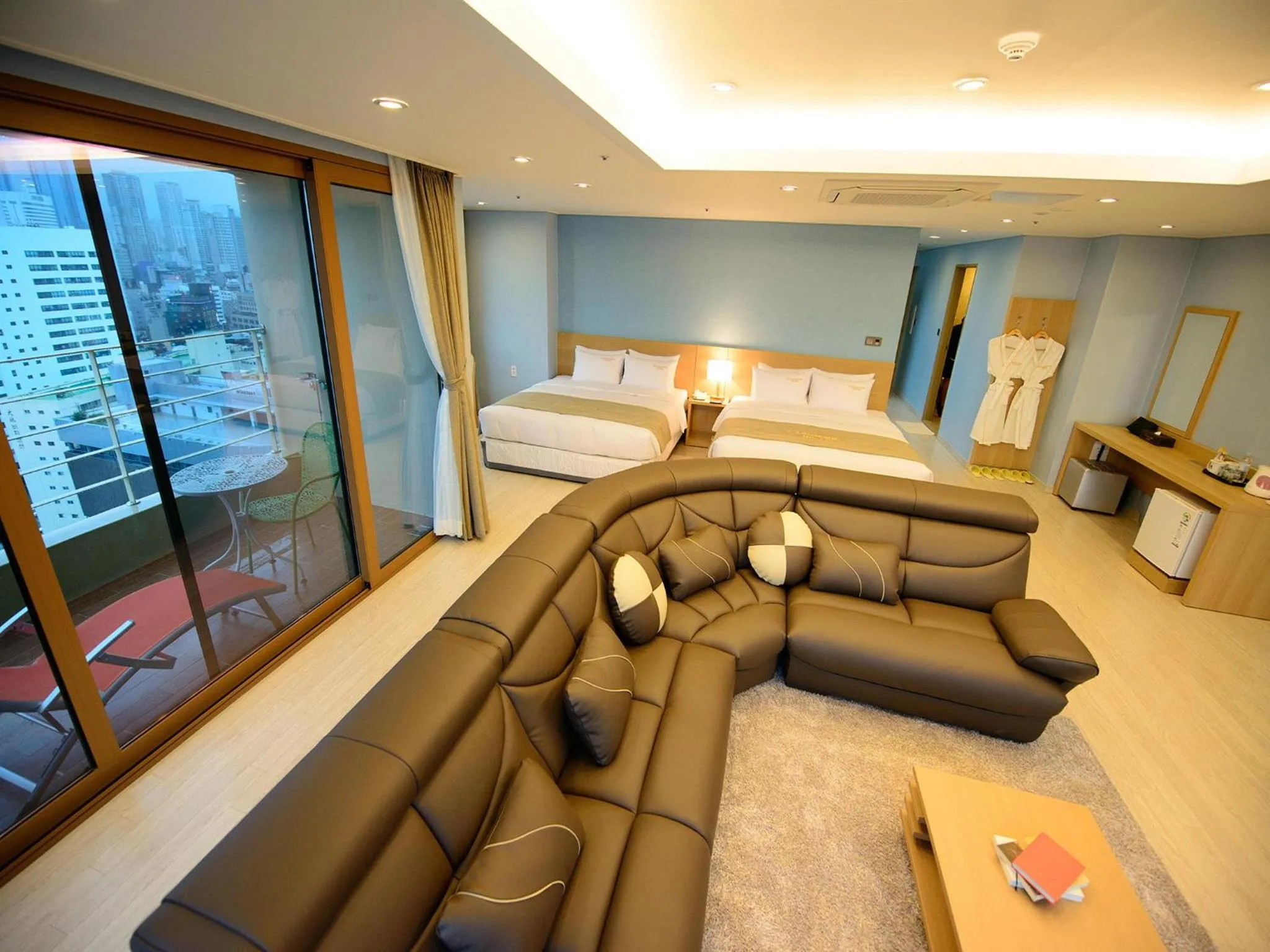 Balcony/Terrace, Bed in Haeundae Marianne Hotel