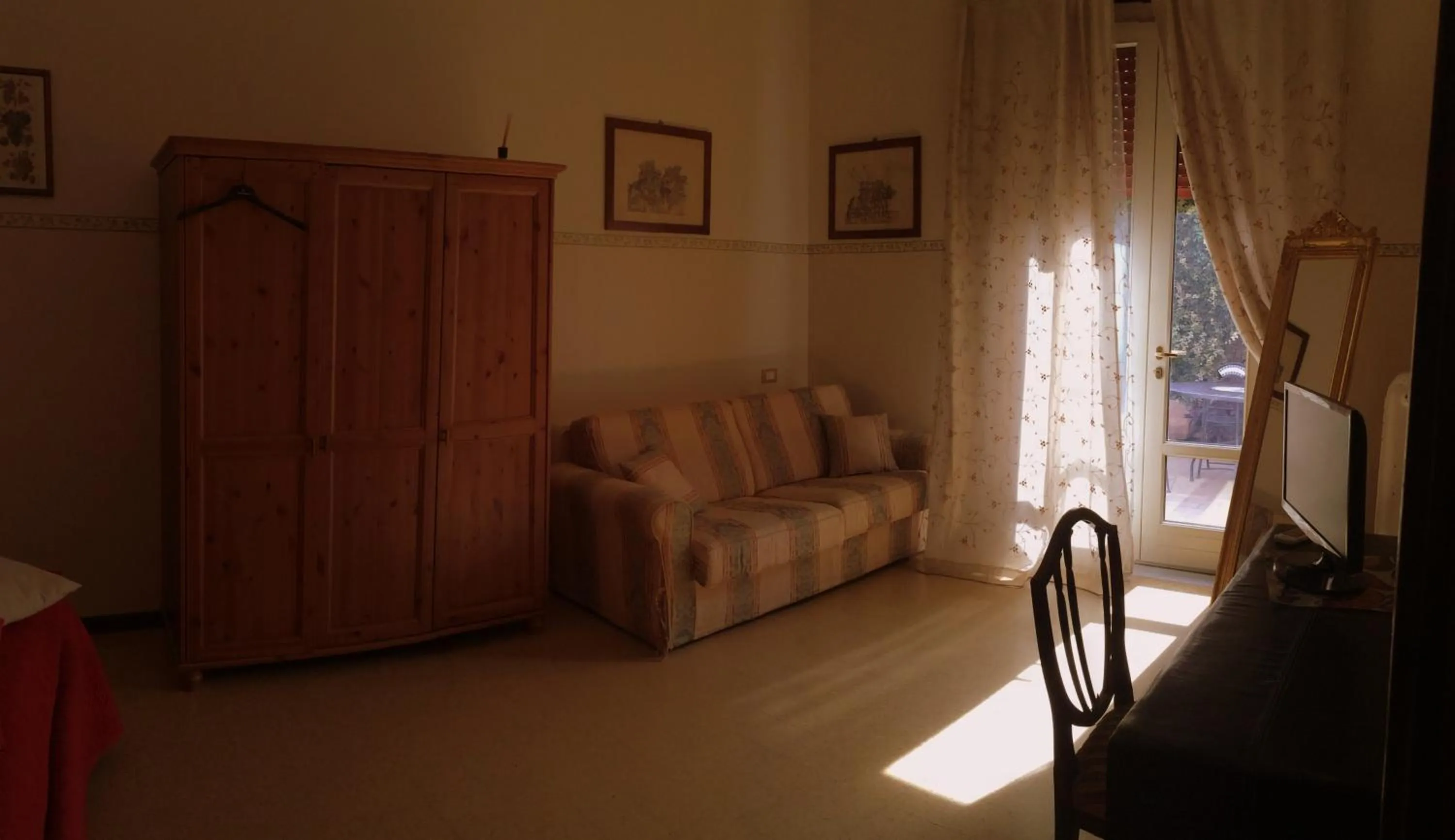 Photo of the whole room in B&B Borgomarino