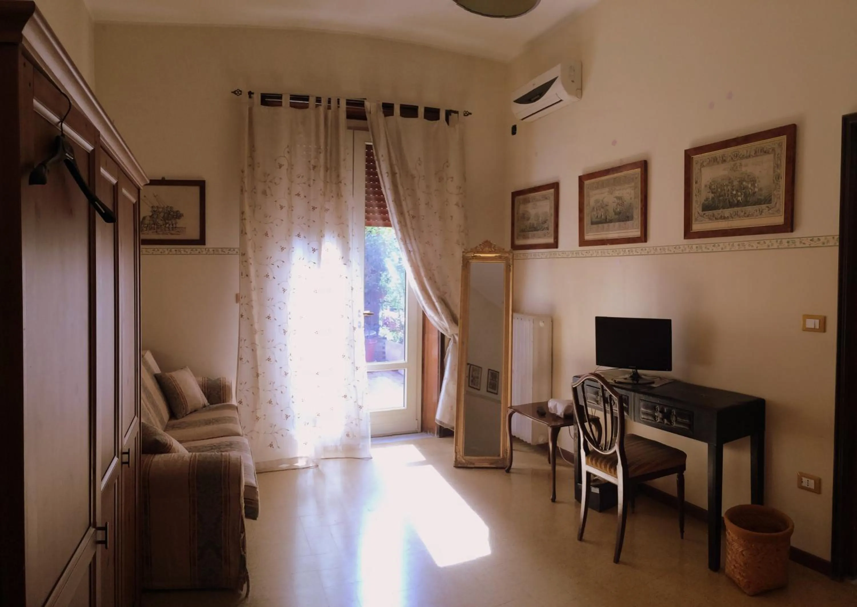 Photo of the whole room in B&B Borgomarino