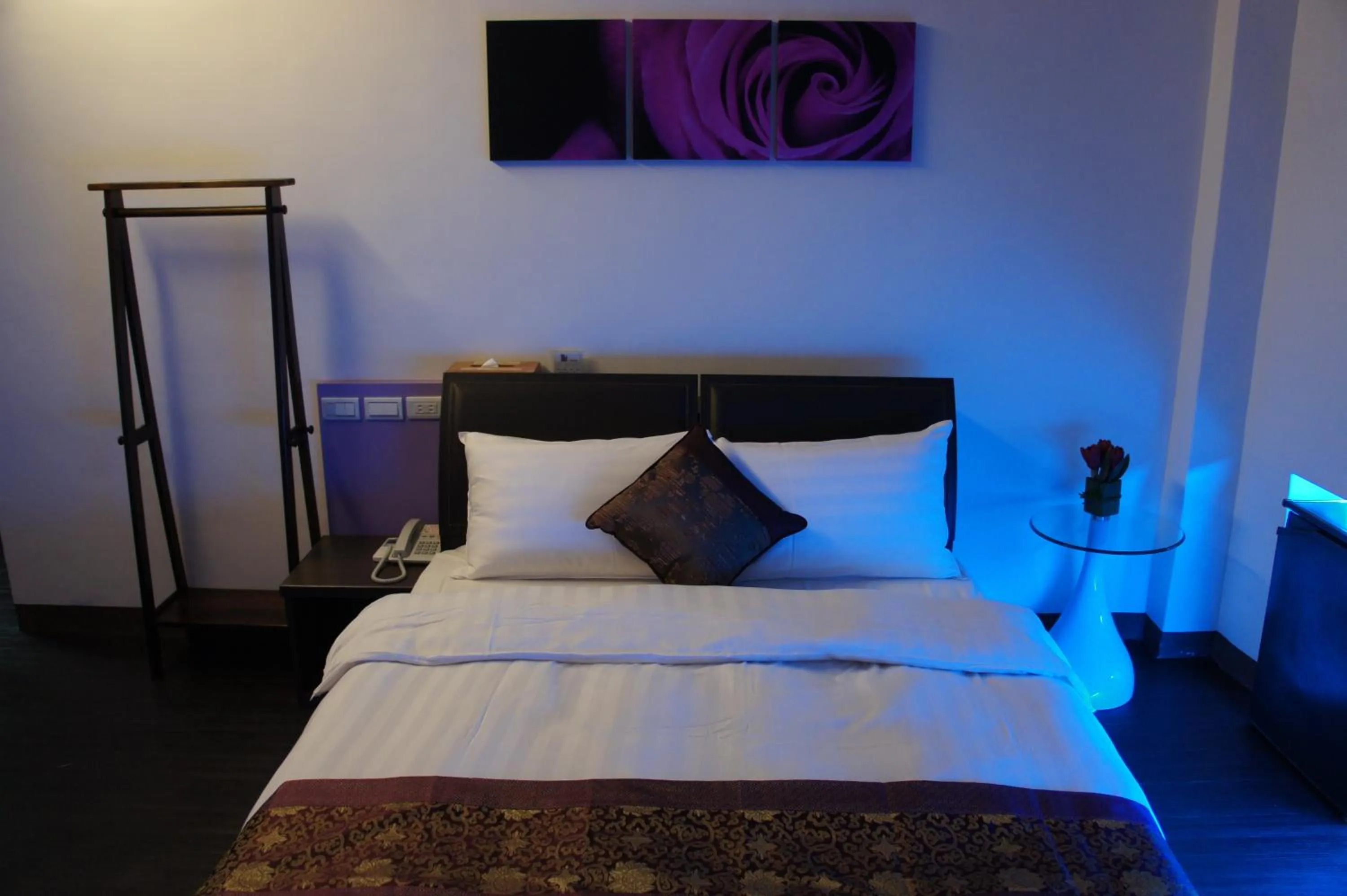 Photo of the whole room, Bed in Yuh-Tarng Hotel