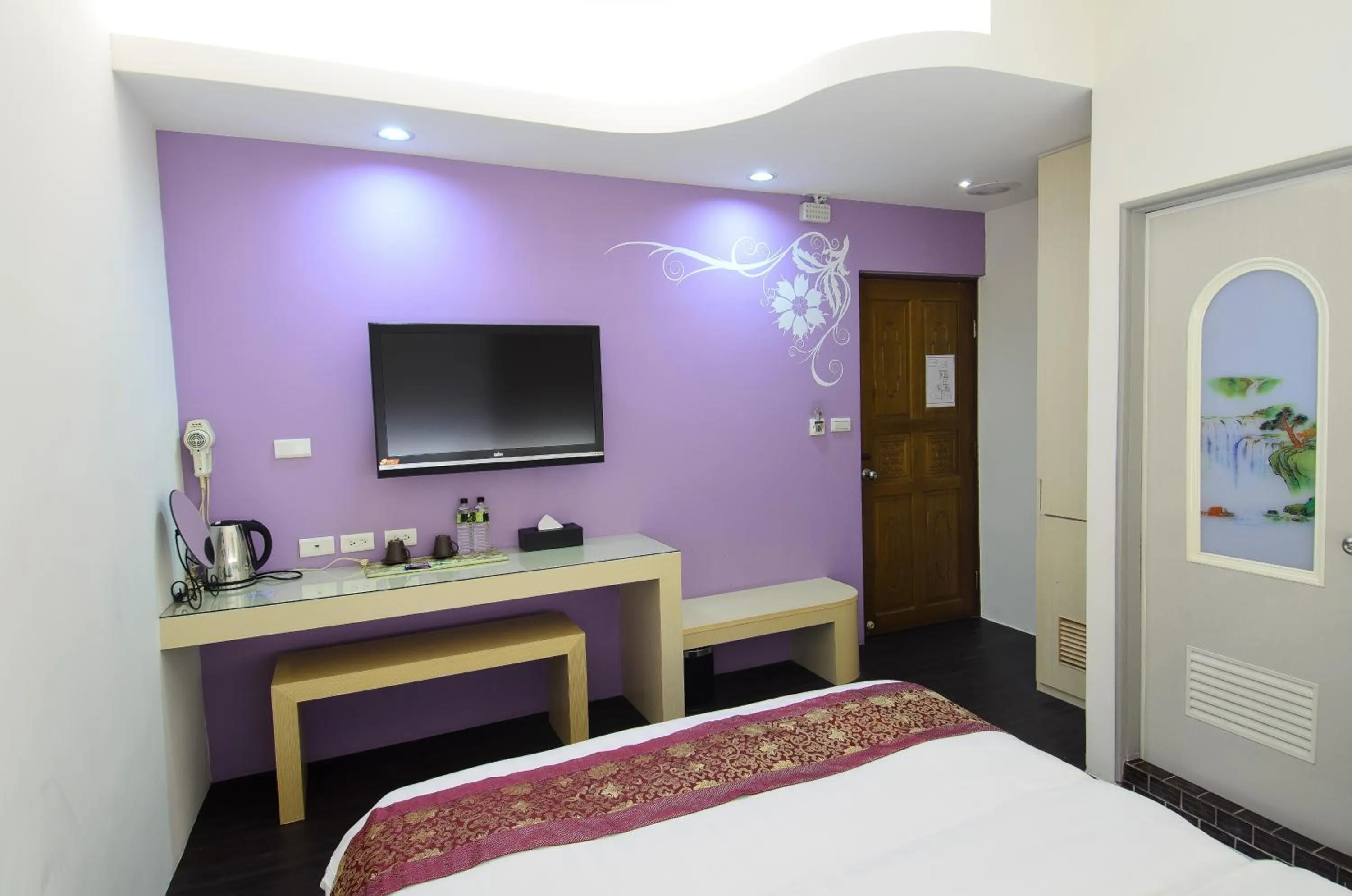 Photo of the whole room, Bed in Yuh-Tarng Hotel