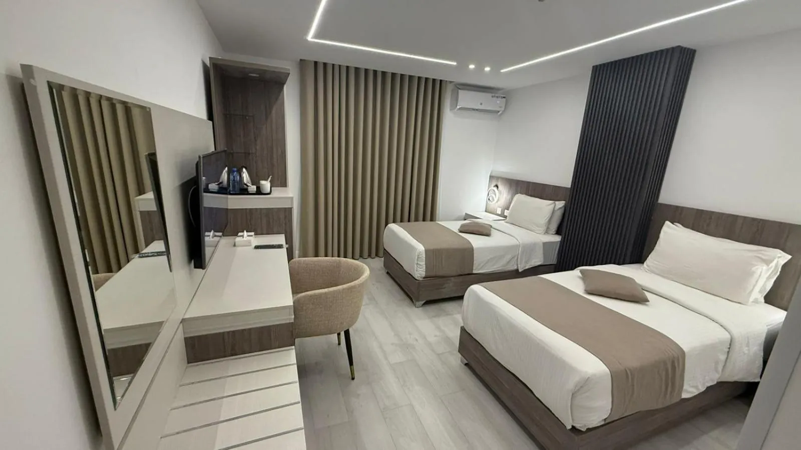 Bed in Arena By Trend