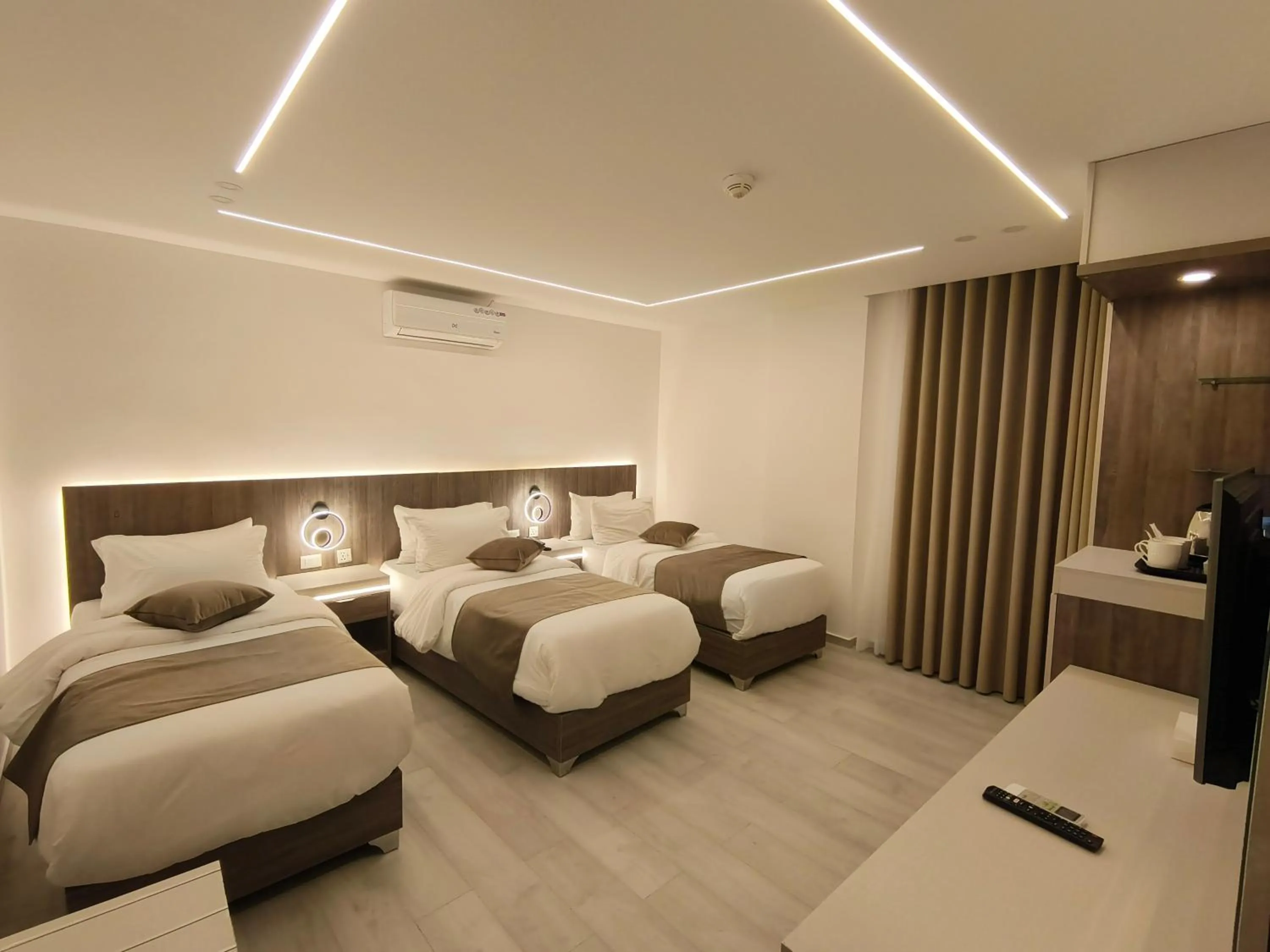 Bed in Arena By Trend