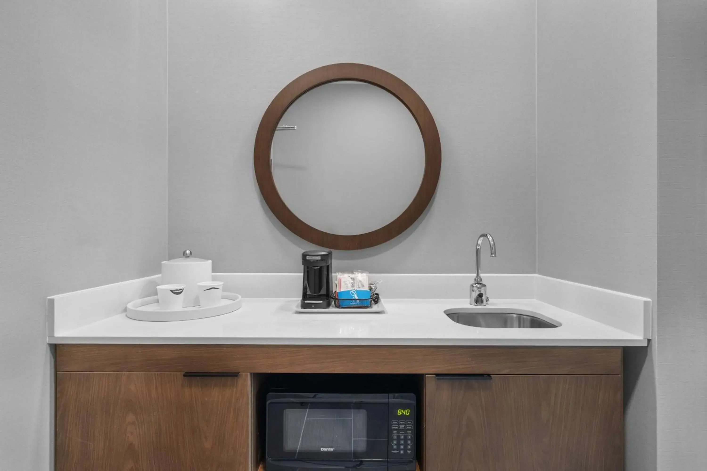 King Studio with Sofa Bed - Hearing Accessible in Hampton Inn & Suites Bakersfield Central King Studio with Sofa Bed - Hearing Accessible in Hampton Inn & Suites Bakersfield Central