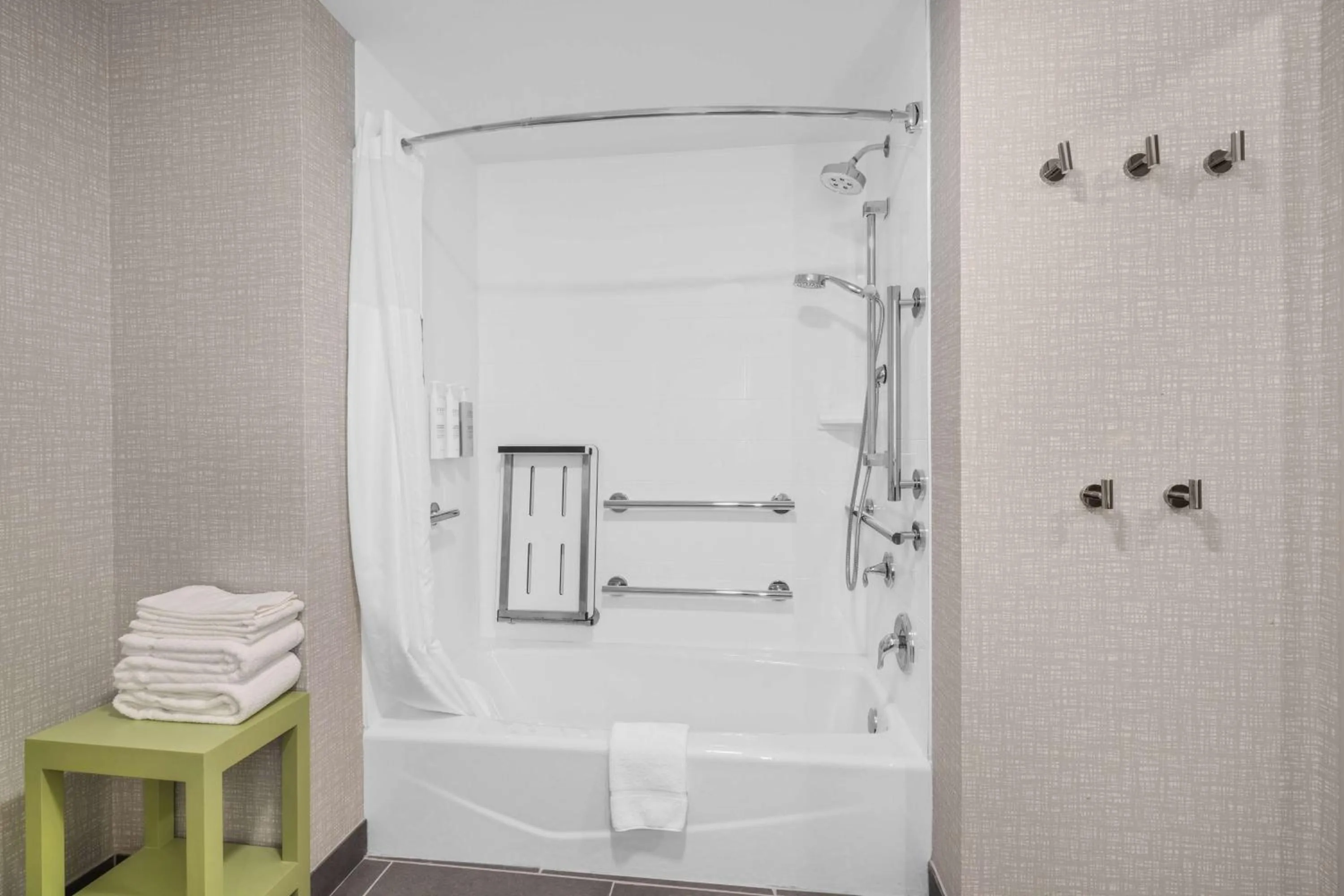 Bathroom in Hampton Inn & Suites Bakersfield Central