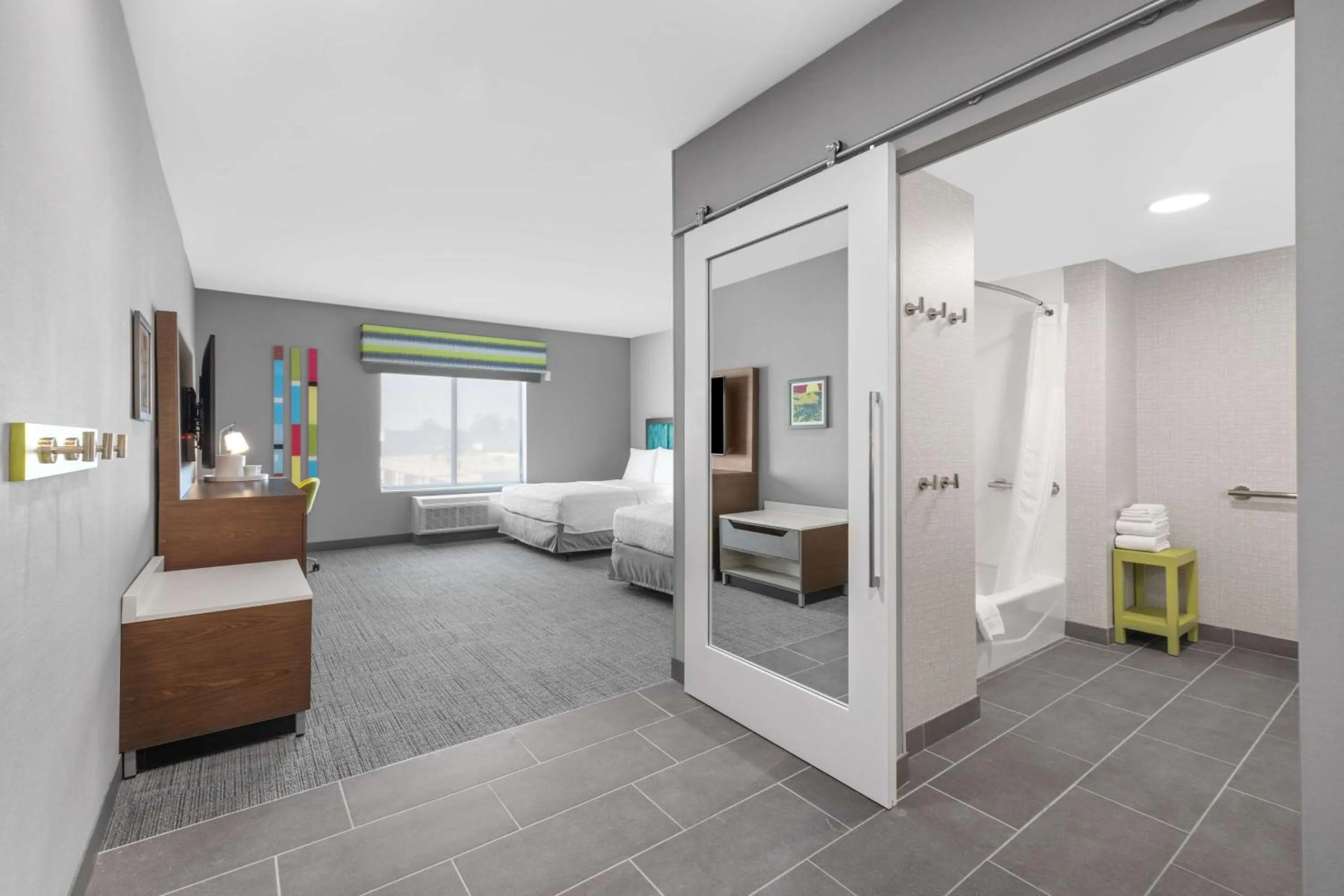 Bathroom, Bed in Hampton Inn & Suites Bakersfield Central