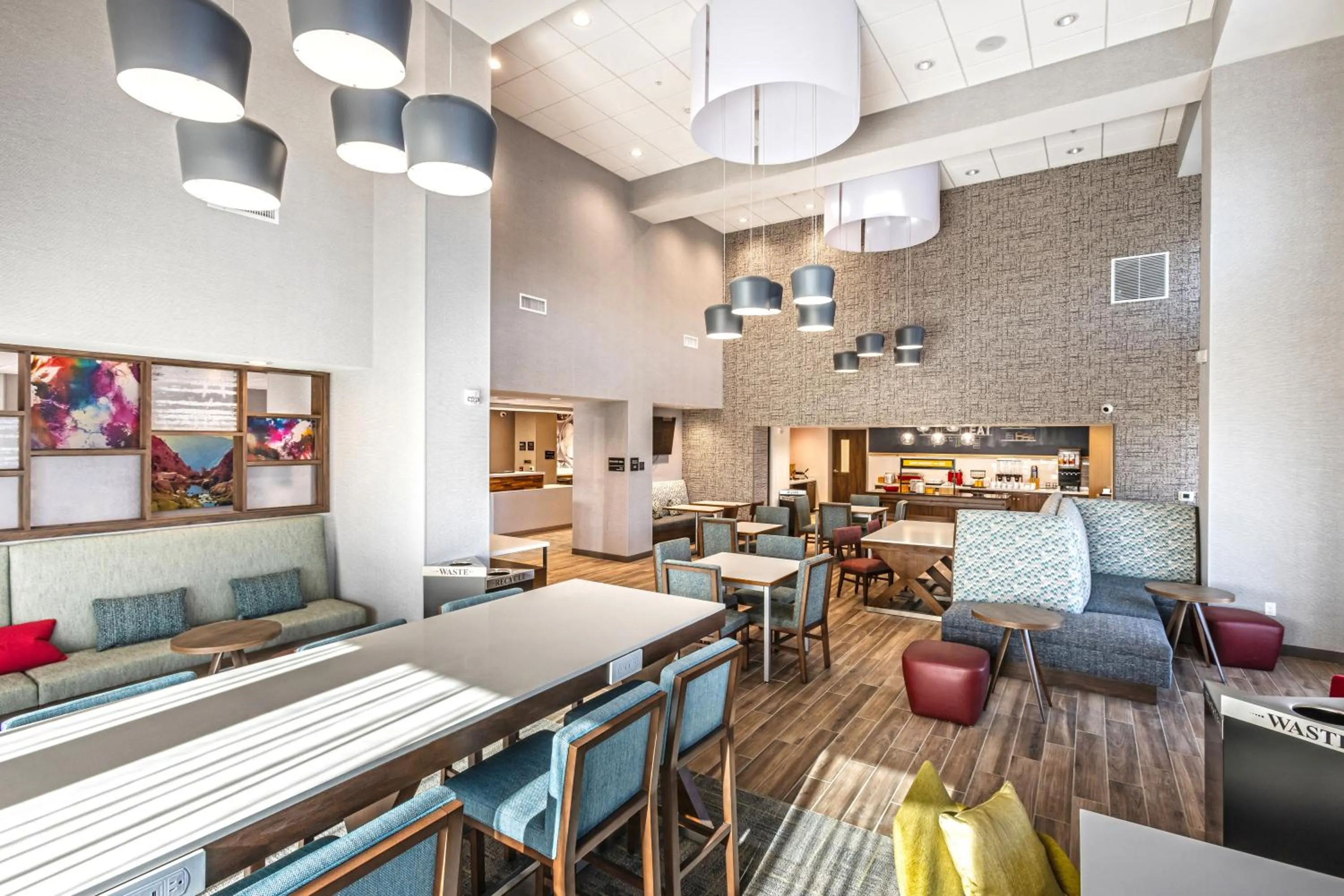 Seating area in Hampton Inn & Suites Bakersfield Central