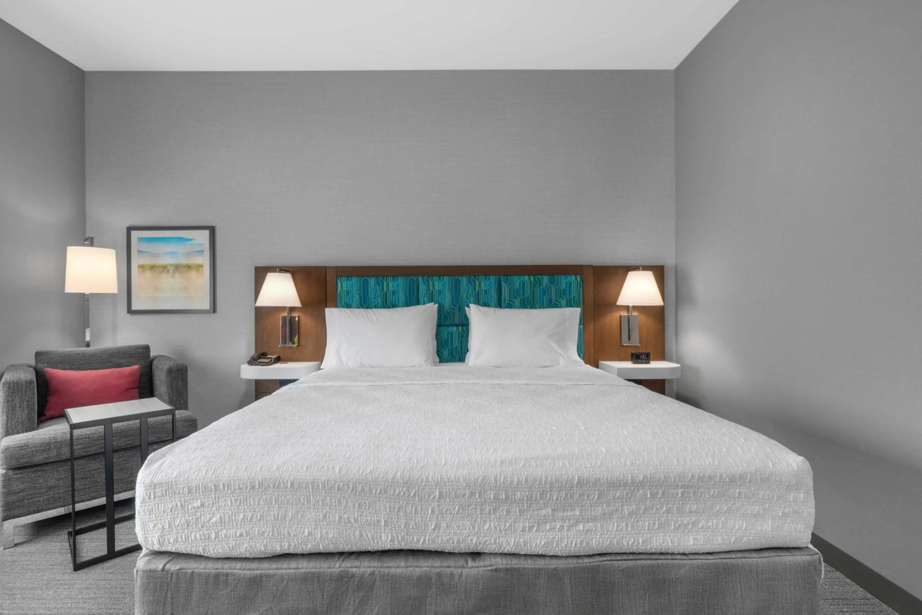 Bed in Hampton Inn & Suites Bakersfield Central