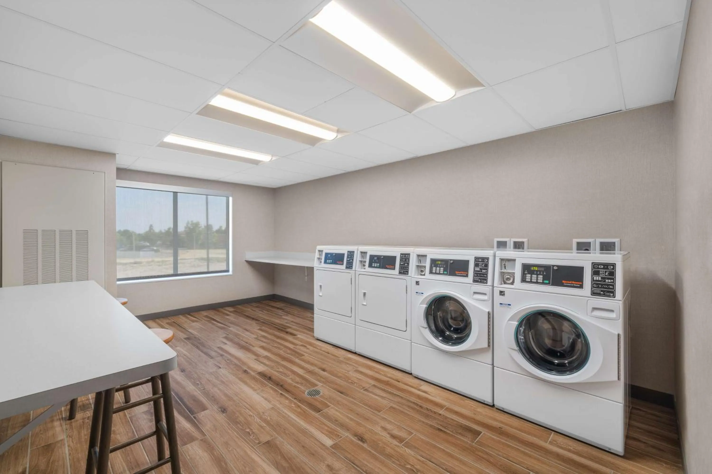 laundry in Hampton Inn & Suites Bakersfield Central