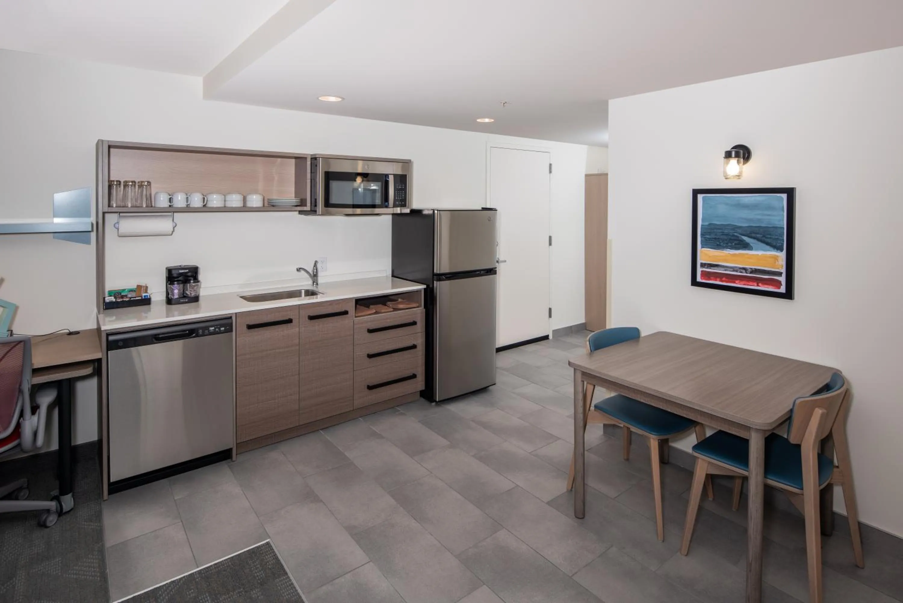 Coffee/tea facilities in Home2 Suites By Hilton East Haven New Haven