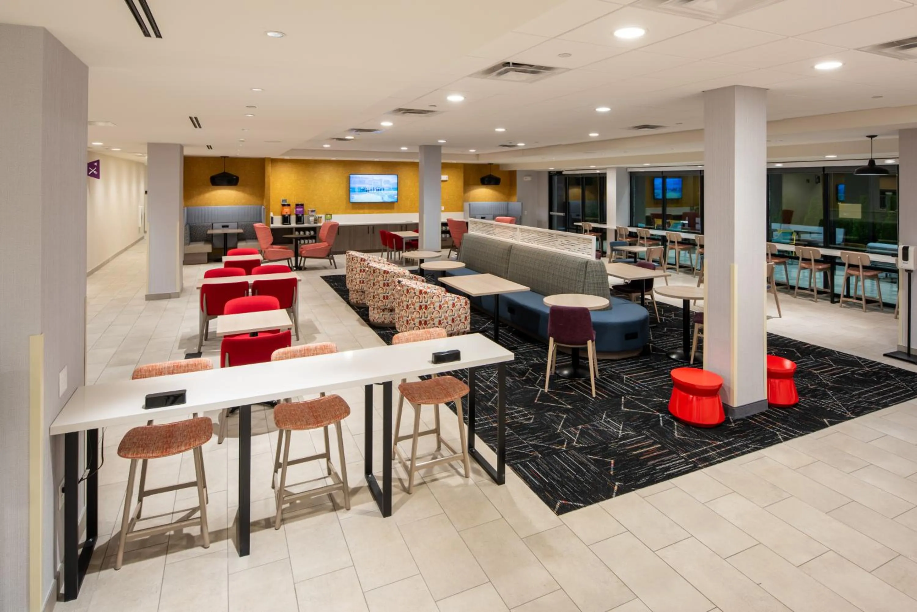 Breakfast in Home2 Suites By Hilton East Haven New Haven