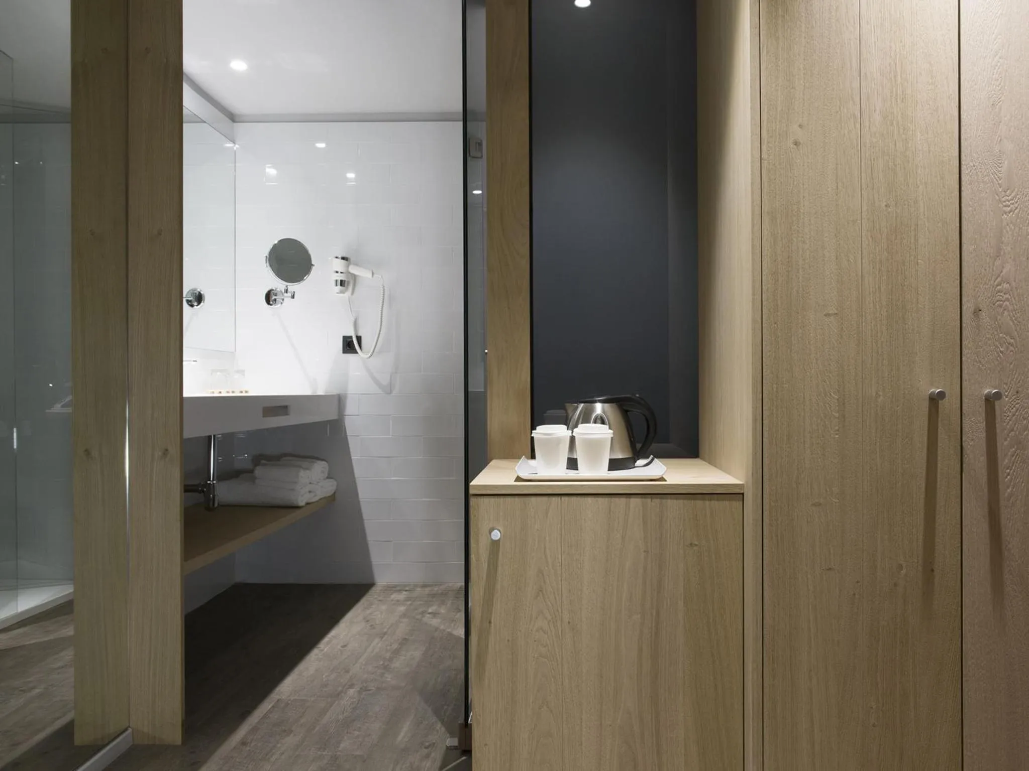 Coffee/tea facilities in Yurbban Trafalgar Hotel