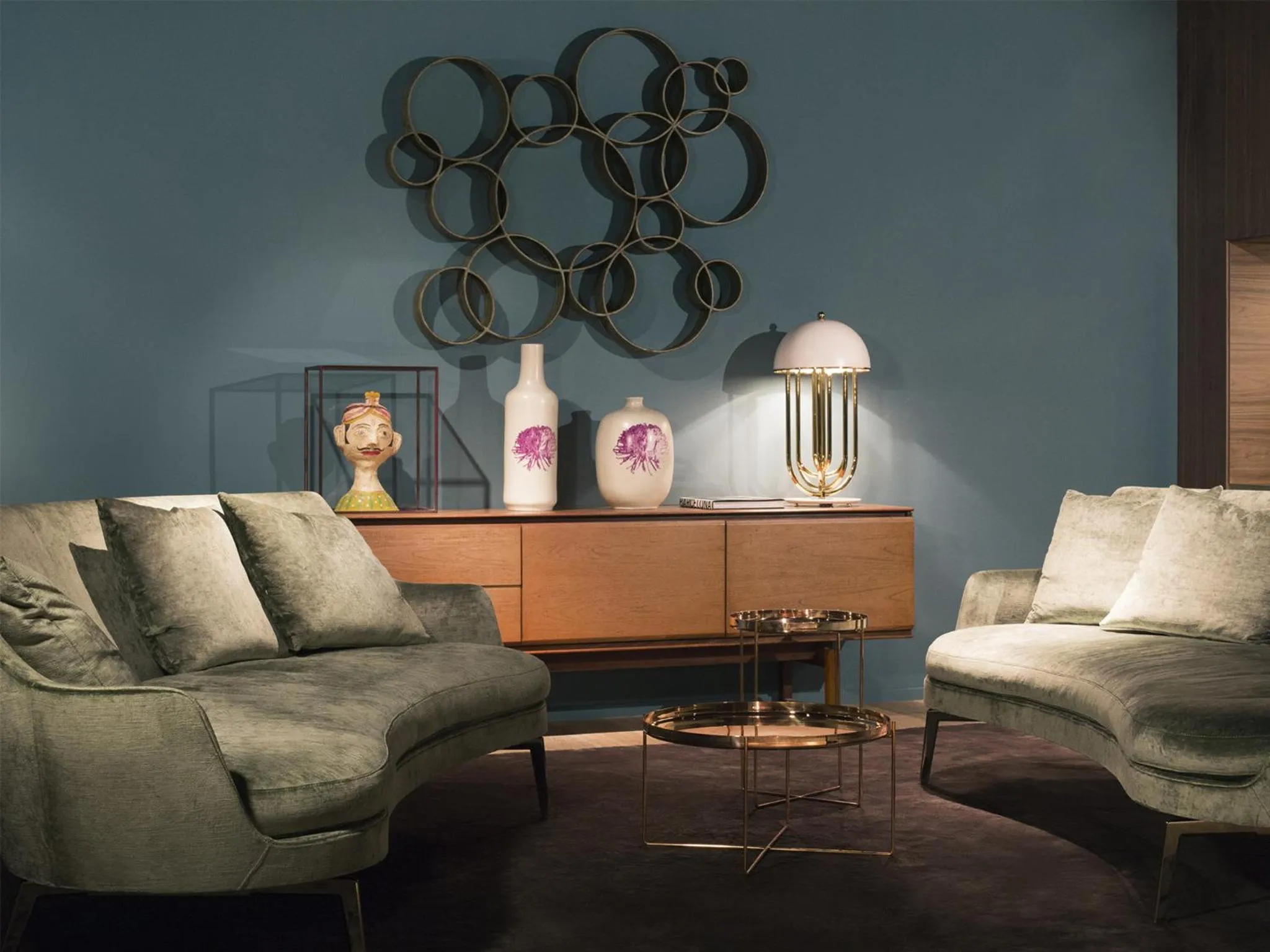 Communal lounge/ TV room in Yurbban Trafalgar Hotel