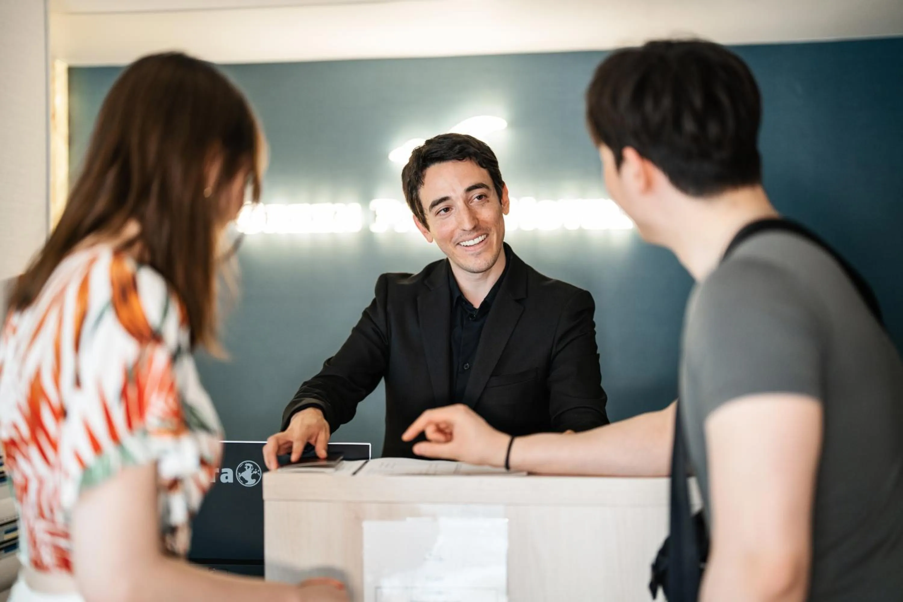 Staff in GREEN PARK HOTEL PARIS