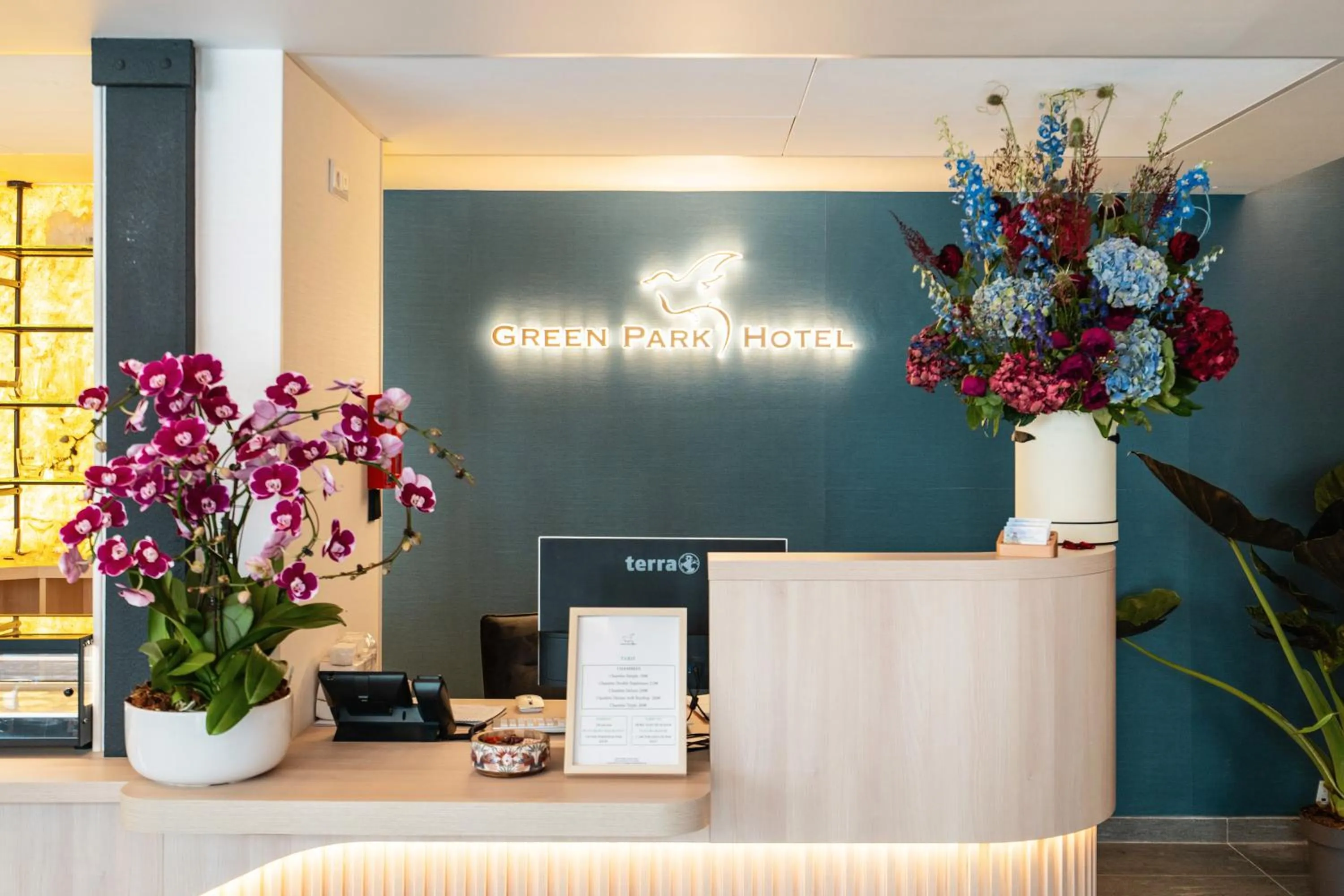 Lobby or reception in GREEN PARK HOTEL PARIS