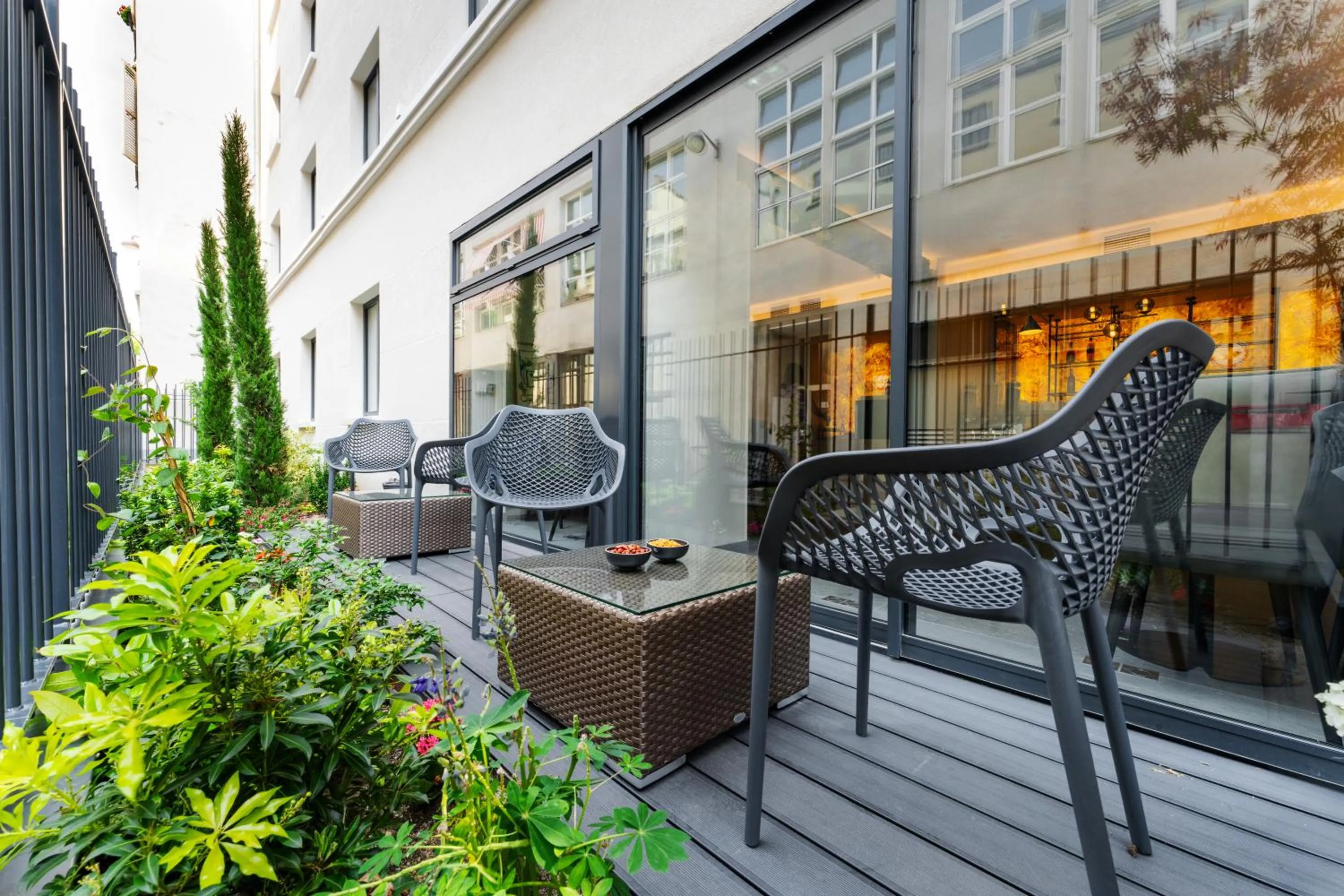 Patio in GREEN PARK HOTEL PARIS
