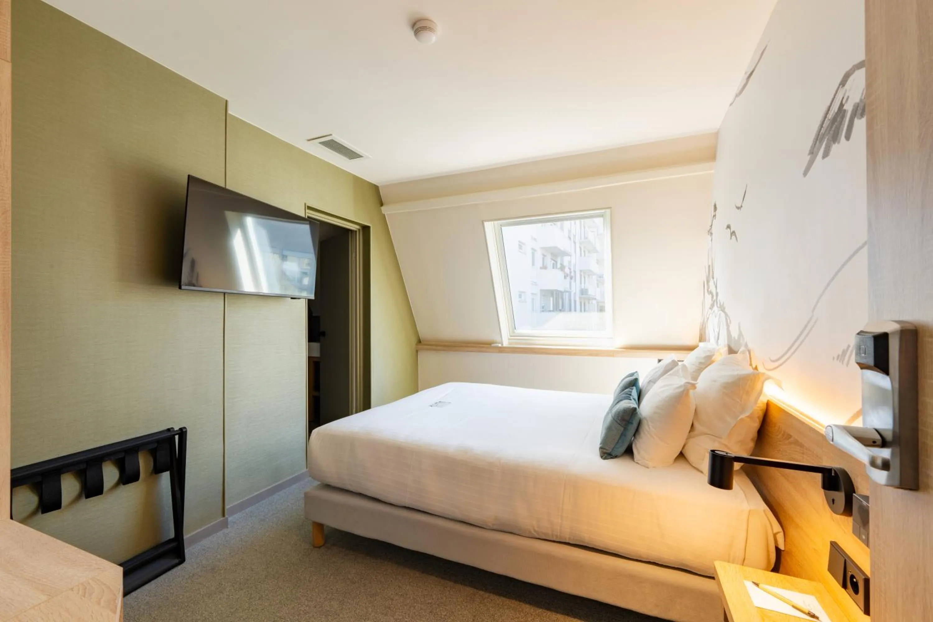 Bed in GREEN PARK HOTEL PARIS